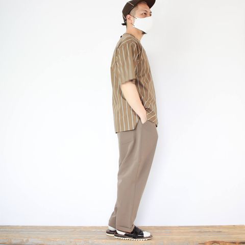 kelenのバックジップシャツを使ったコーディネート【2日目】