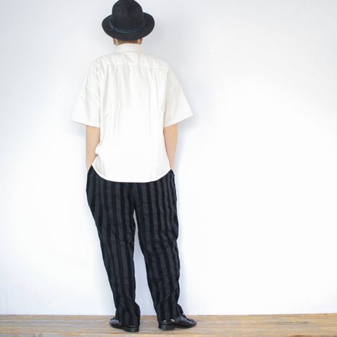 kelenのストライプ2タックパンツを使ったコーディネート【1日目】