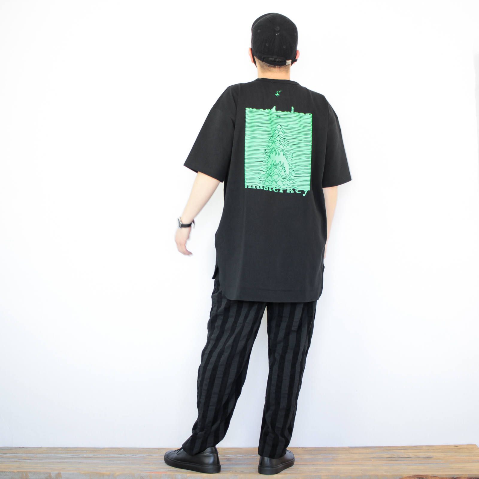 kelenのストライプ2タックパンツを使ったコーディネート【2日目】