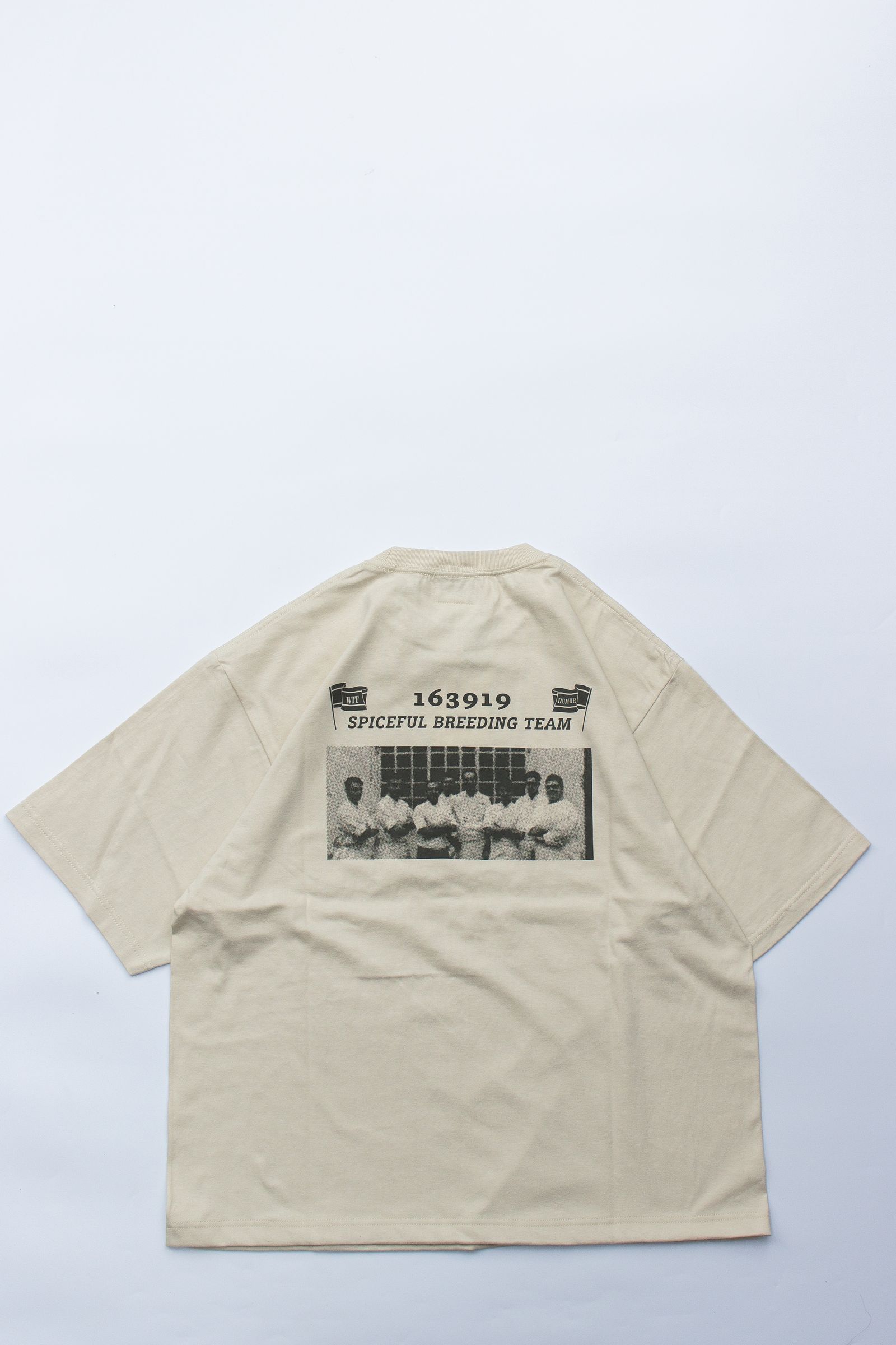 Tシャツ: GRAPHIC SCREEN TEE "THE MAN" / グラフィックスクリーンTEE - サンドベージュ