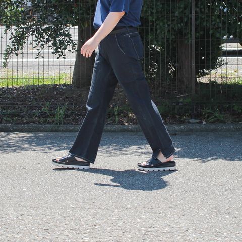 夏のブラックデニムスタイル