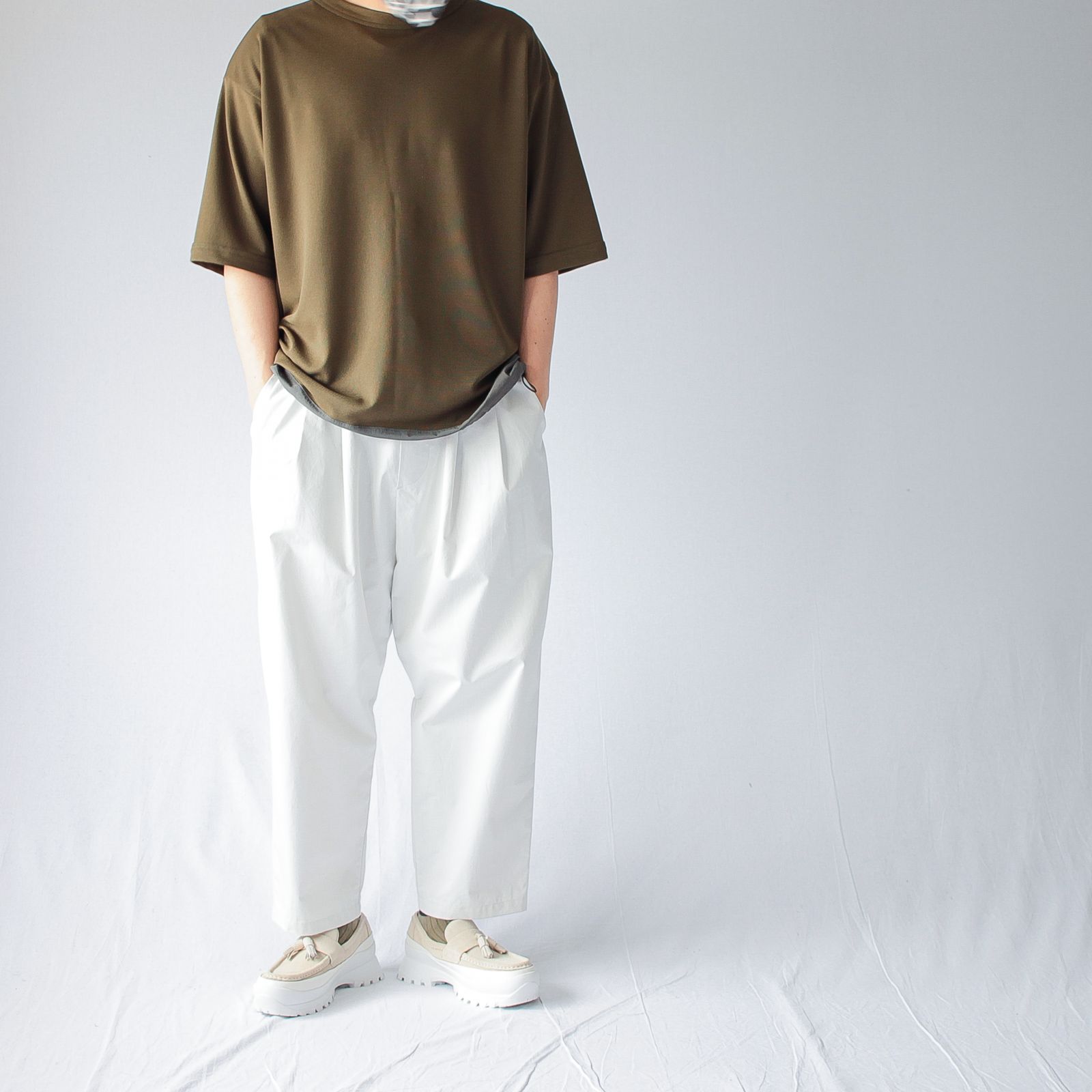 白パンツで軽やかに