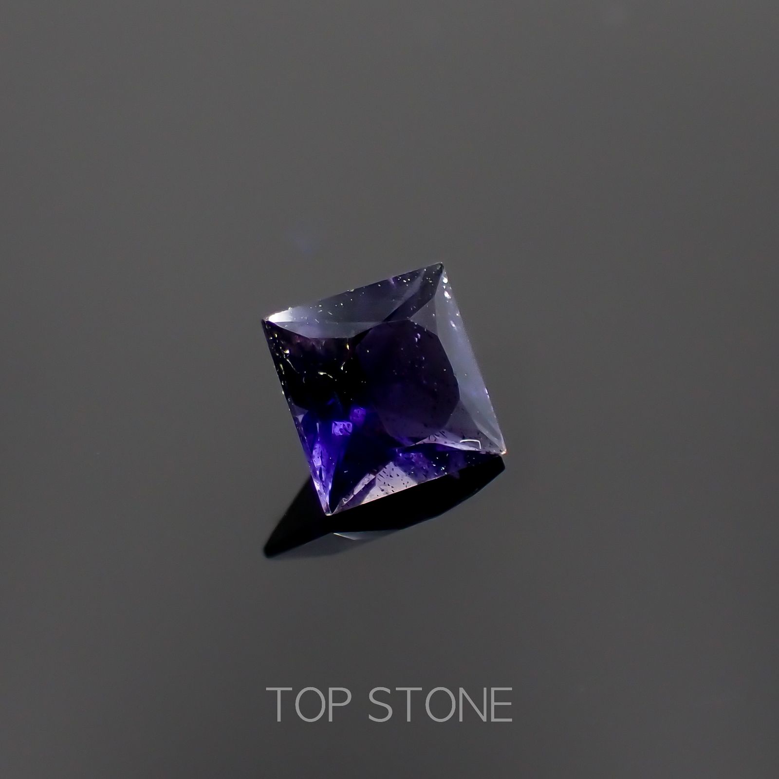 ◇プリンセスカット◇アイオライトサンストーン インド/ブラジル産 0.89ct[230220803]6x6mm前後