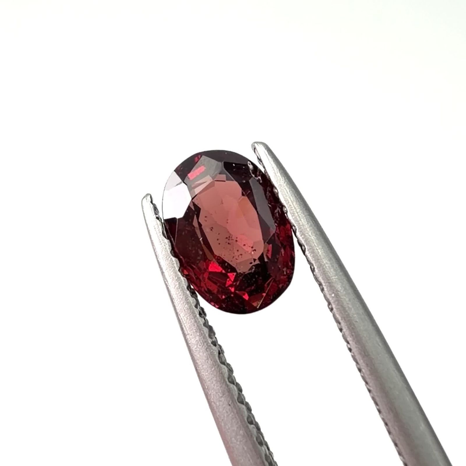 レッドスピネル タンザニア産 1.07ct / 6.8x4.9mm前後 [260118233