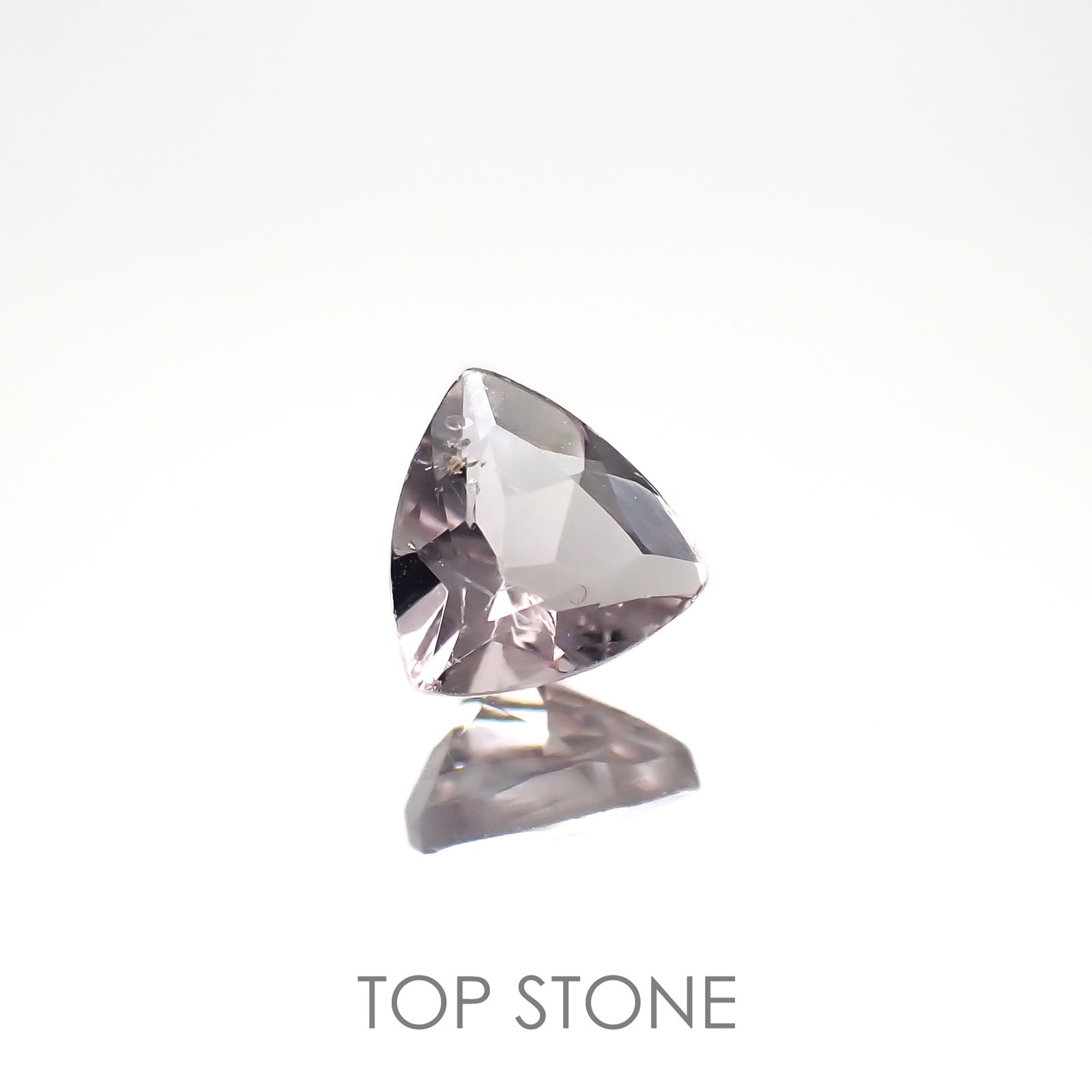 フローライト フルオレッセンス イギリス・ロジャリー鉱山産 0.62ct[220716929]5.7x5.6mm前後