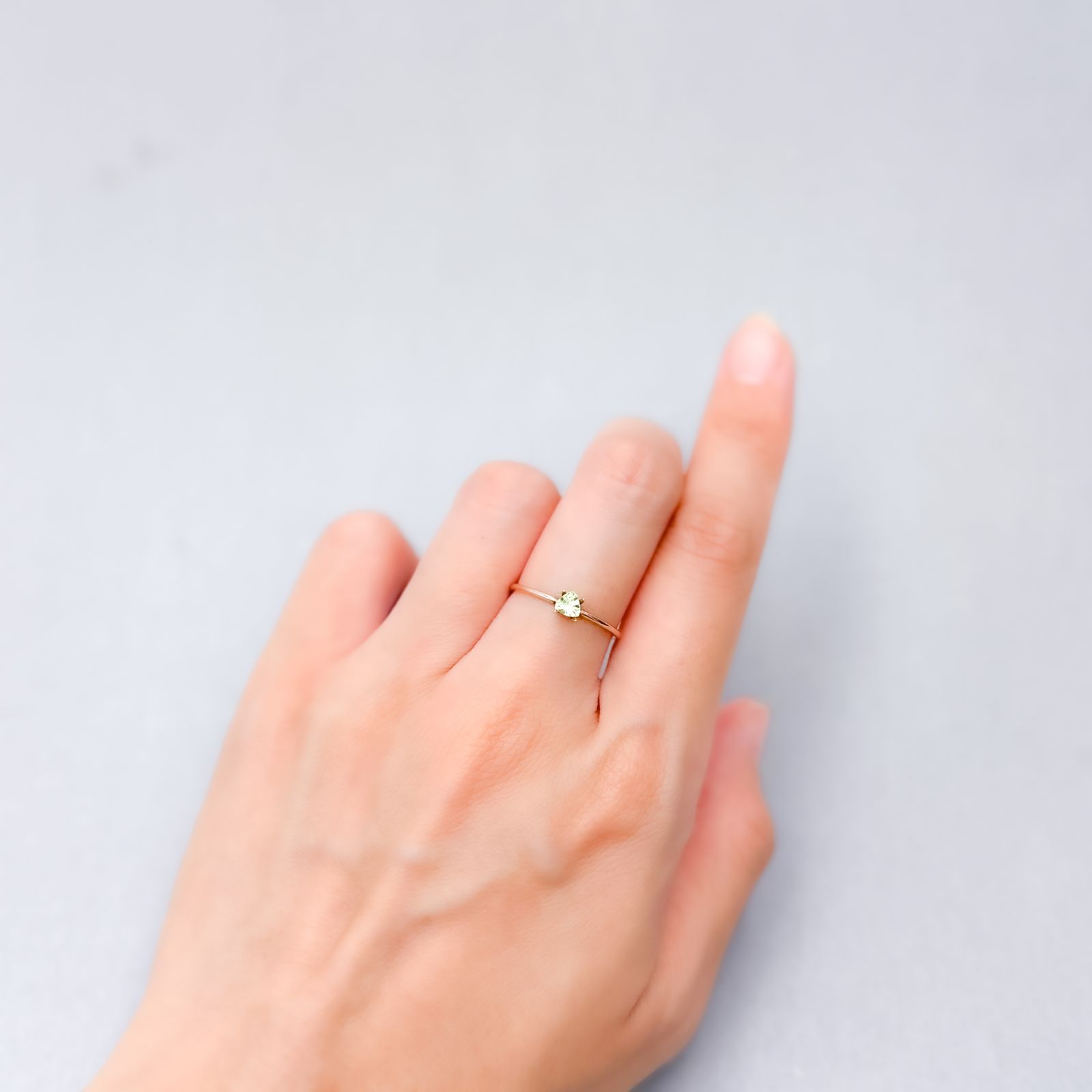 ミントペリドット パキスタン/ノルウェー産 0.18ct [250730644]3.6x3.7mm前後