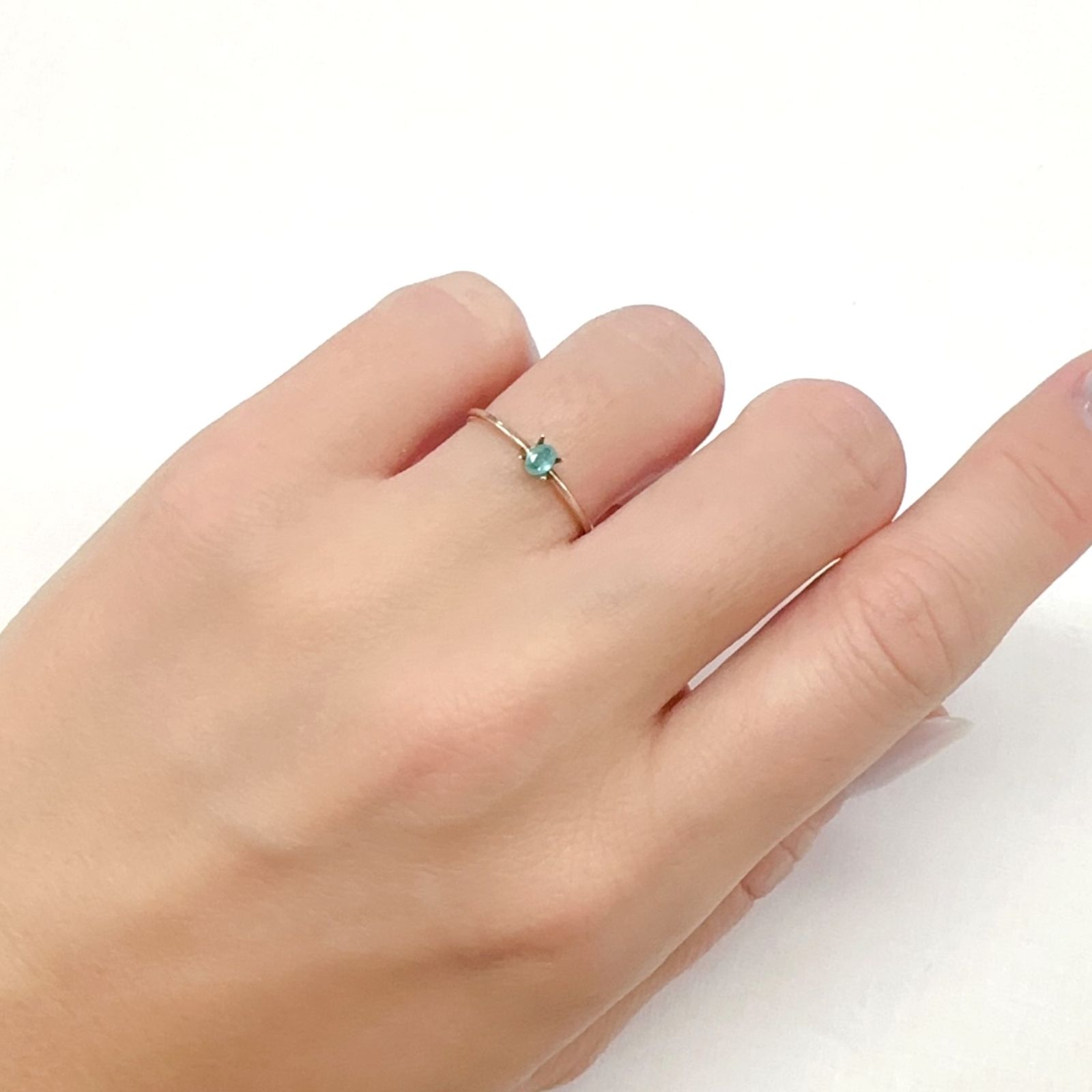 パライバトルマリン ブラジル・パライバ州バターリャ鉱山産 0.089ct[231225249]3.4x2.5mm前後