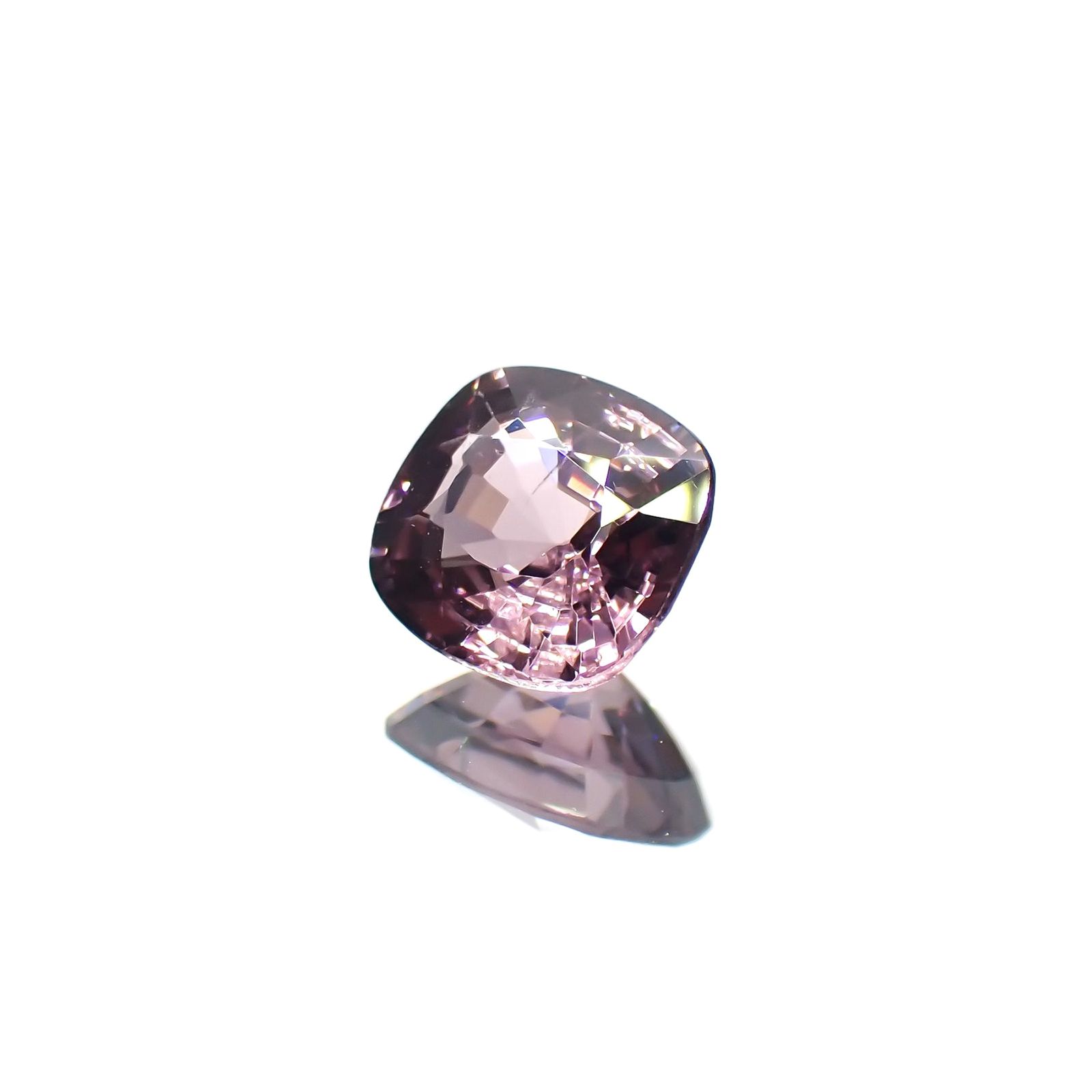 パープルスピネル(宝石名スピネル)ビルマ産 識別済 1.20ct / 6.8x6.3mm前後 [231124304]