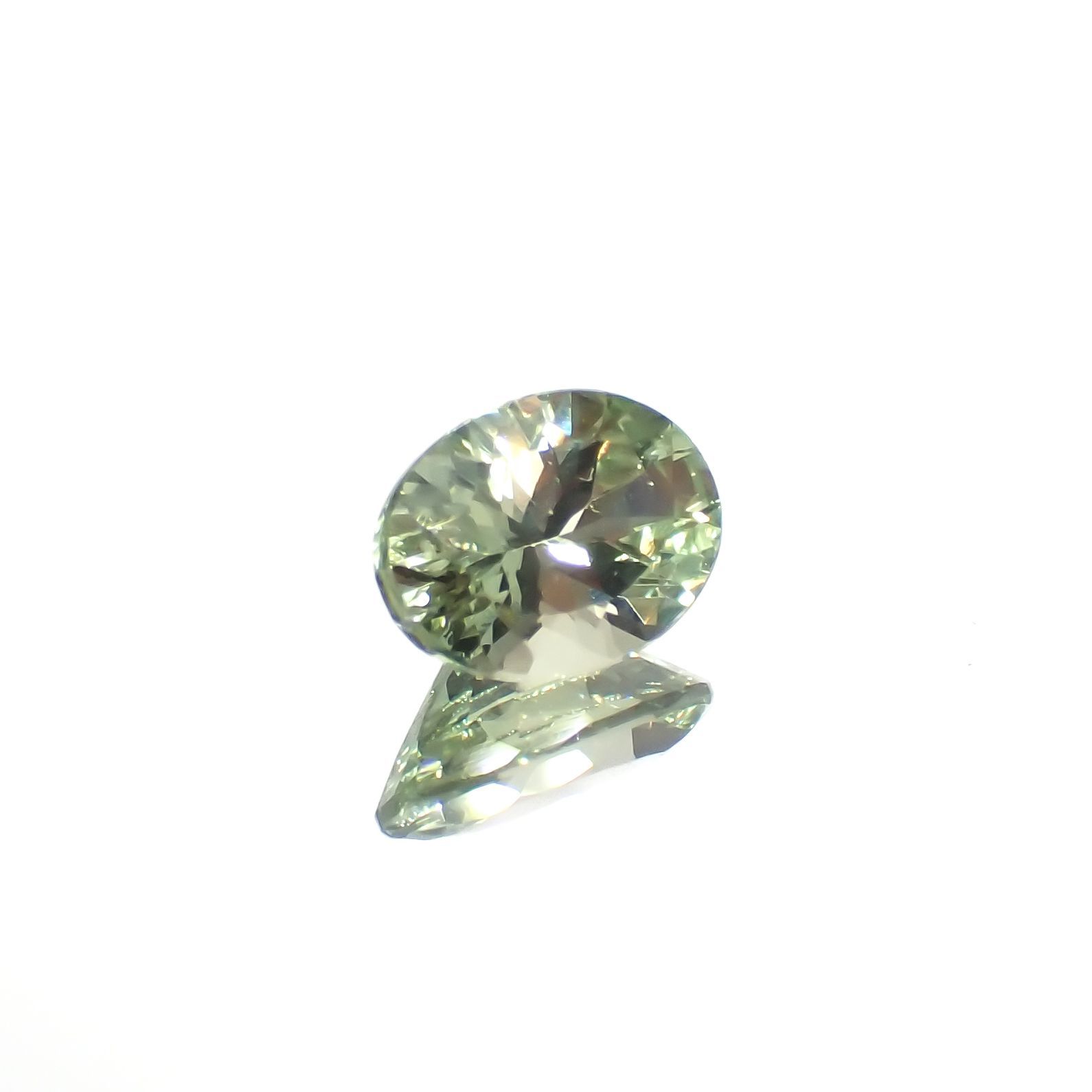 バナジウムクリソベリル(宝石名クリソベリル)マダガスカル産 0.950ct ソ付(日独)[221018904]7.11x5.16mm前後