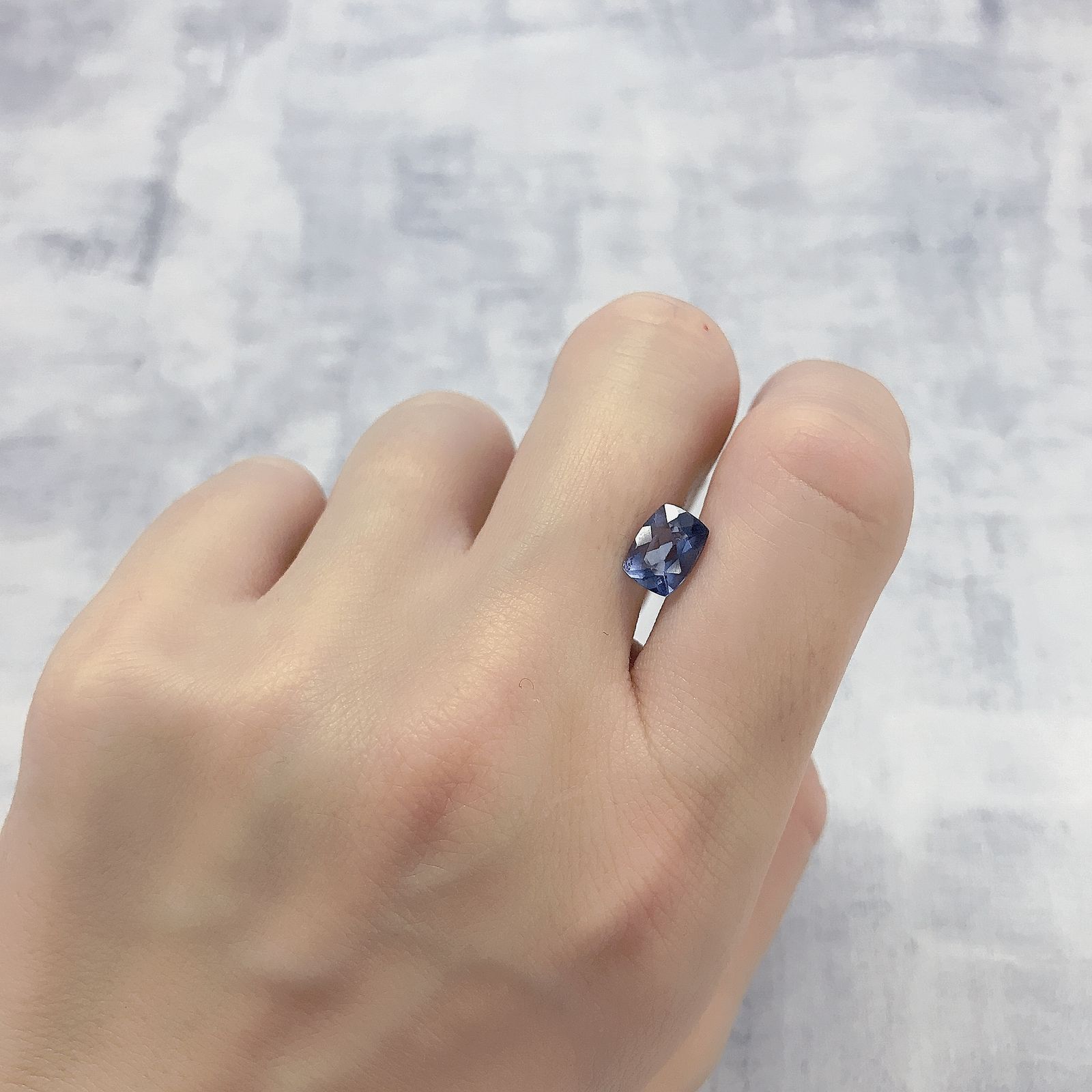 カラーチェンジフローライト(宝石名ブルー・フルオライト)ブラジル産 1.58ct 識別済[220114240]8x6mm前後
