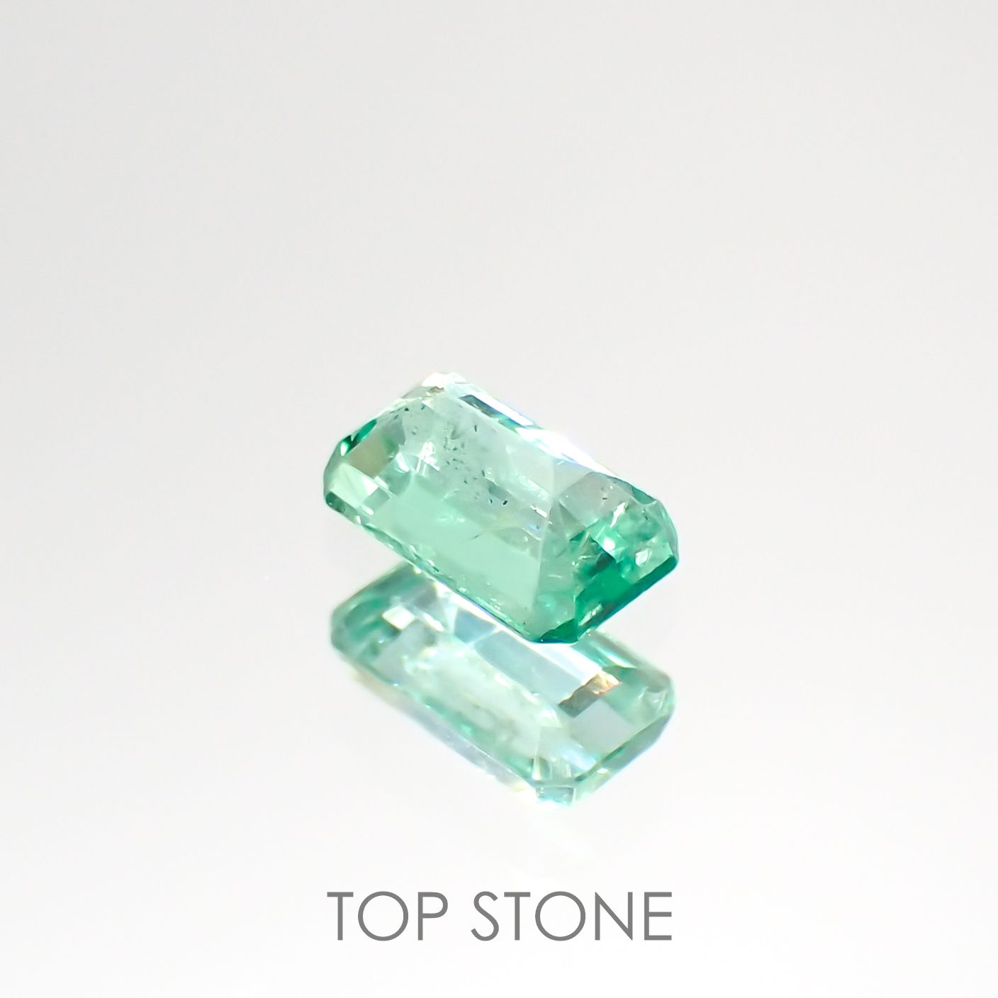エメラルド(宝石名エメラルド) ザンビア産 0.26ct 識別済[210812998]4.9×2.9mm前後