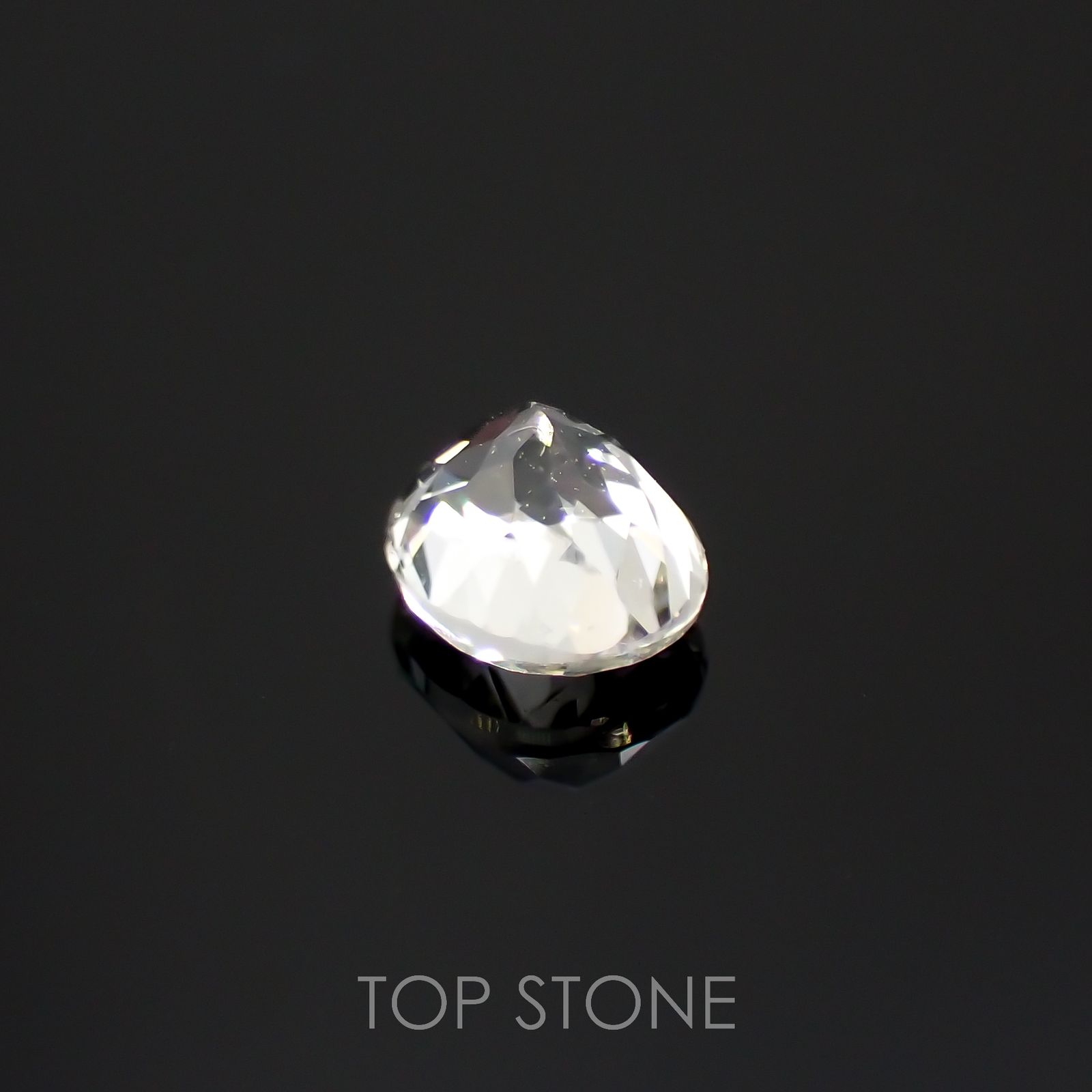 リューコガーネット(宝石名ホワイト グロッシュラー・ガーネット)ビルマ産 0.32ct 識別済[220616325]4.3x3.5mm前後