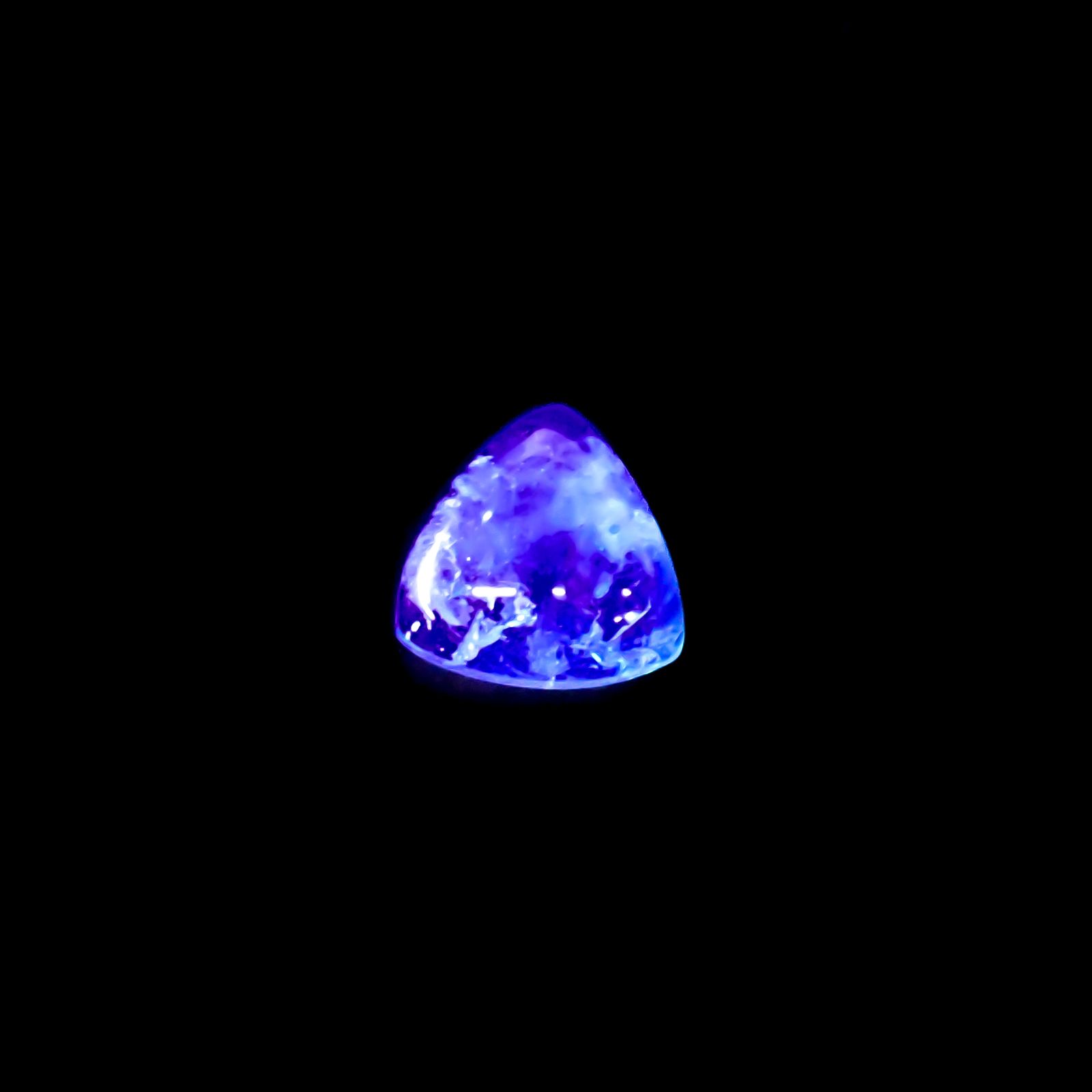 フローライト フルオレッセンス イギリス・ロジャリー鉱山産 5.60ct[240527715]10.7x10.6mm前後