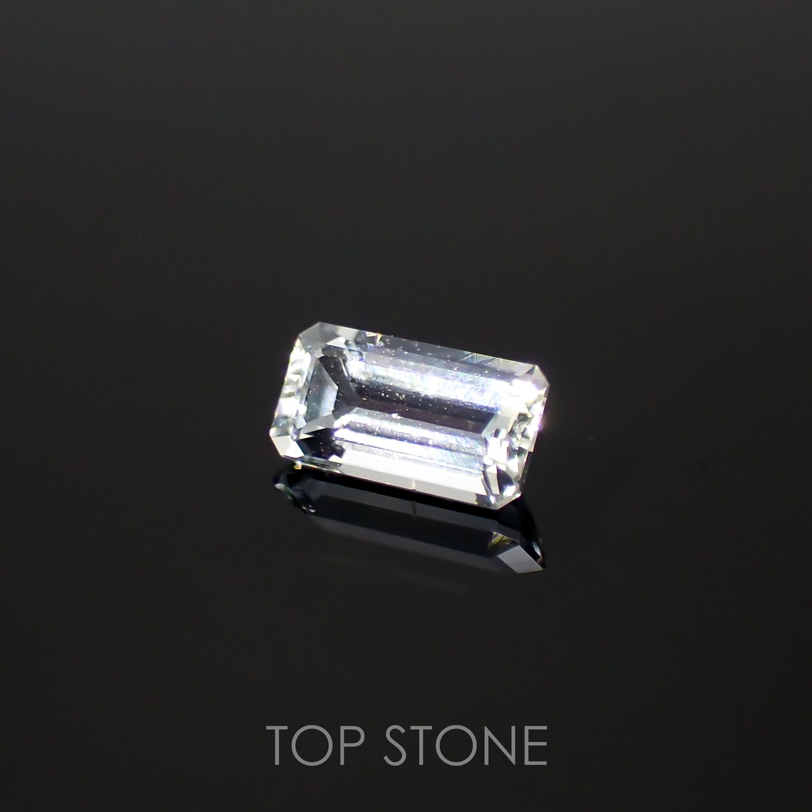 ジェレメジェバイト(宝石名エレメジェバイト)ナミビア産 0.37ct 識別済[220616313]5.7x3mm前後