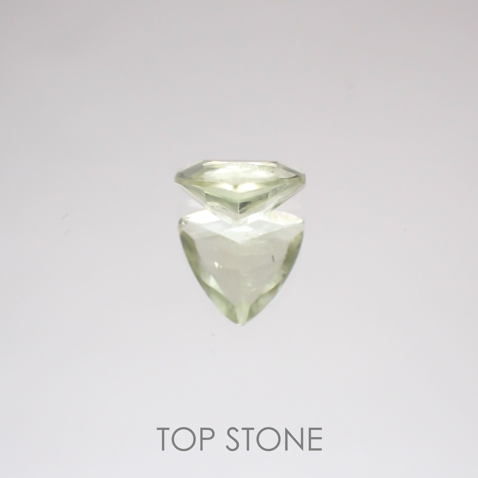 ブラジリアナイト(宝石名ブラジリアナイト) ブラジル産 0.94ct 識別済[210510747]6.9×7.1mm前後
