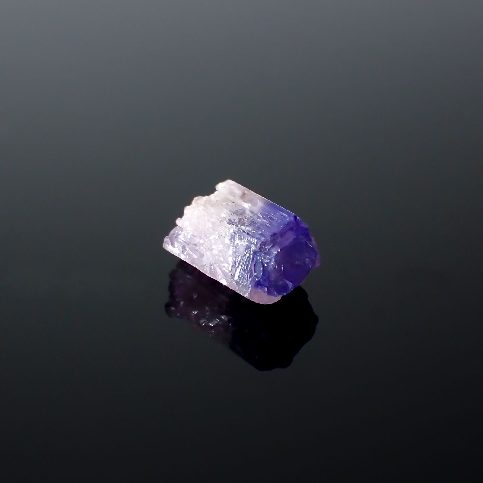バイカラータンザナイト 原石 タンザニア産 5.87ct[231224990]12.2x9.7mm前後