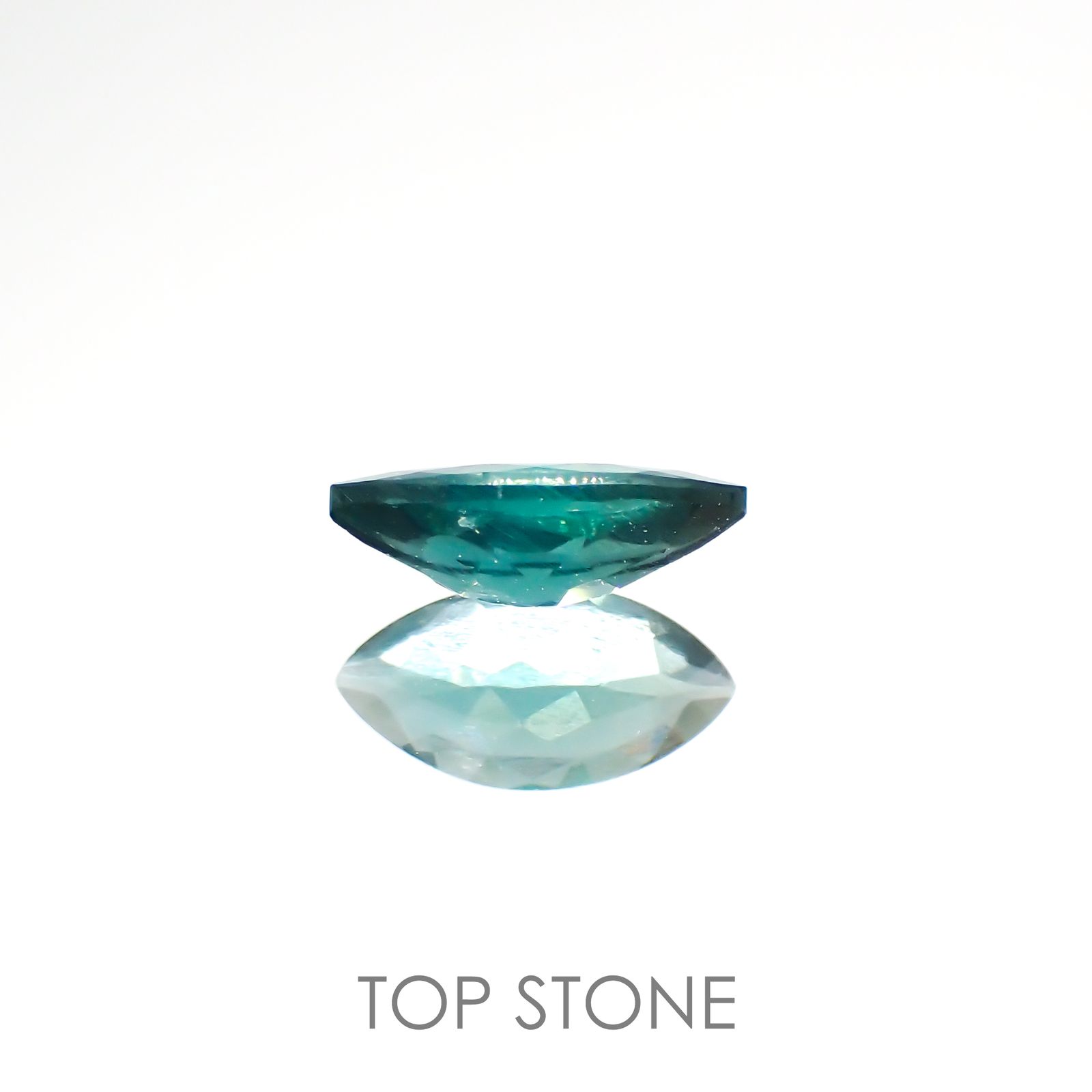 グリーンアパタイト(ノーブルモロキサイト)(宝石名アパタイト) マダガスカル産 0.57ct 識別済[210813148]8.1×4.1mm前後