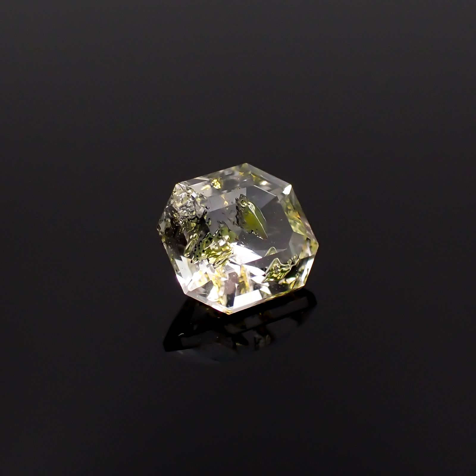◇オクタゴンカット◇オイルインクォーツ パキスタン産 0.51ct[230522092]5.1x4.7mm前後