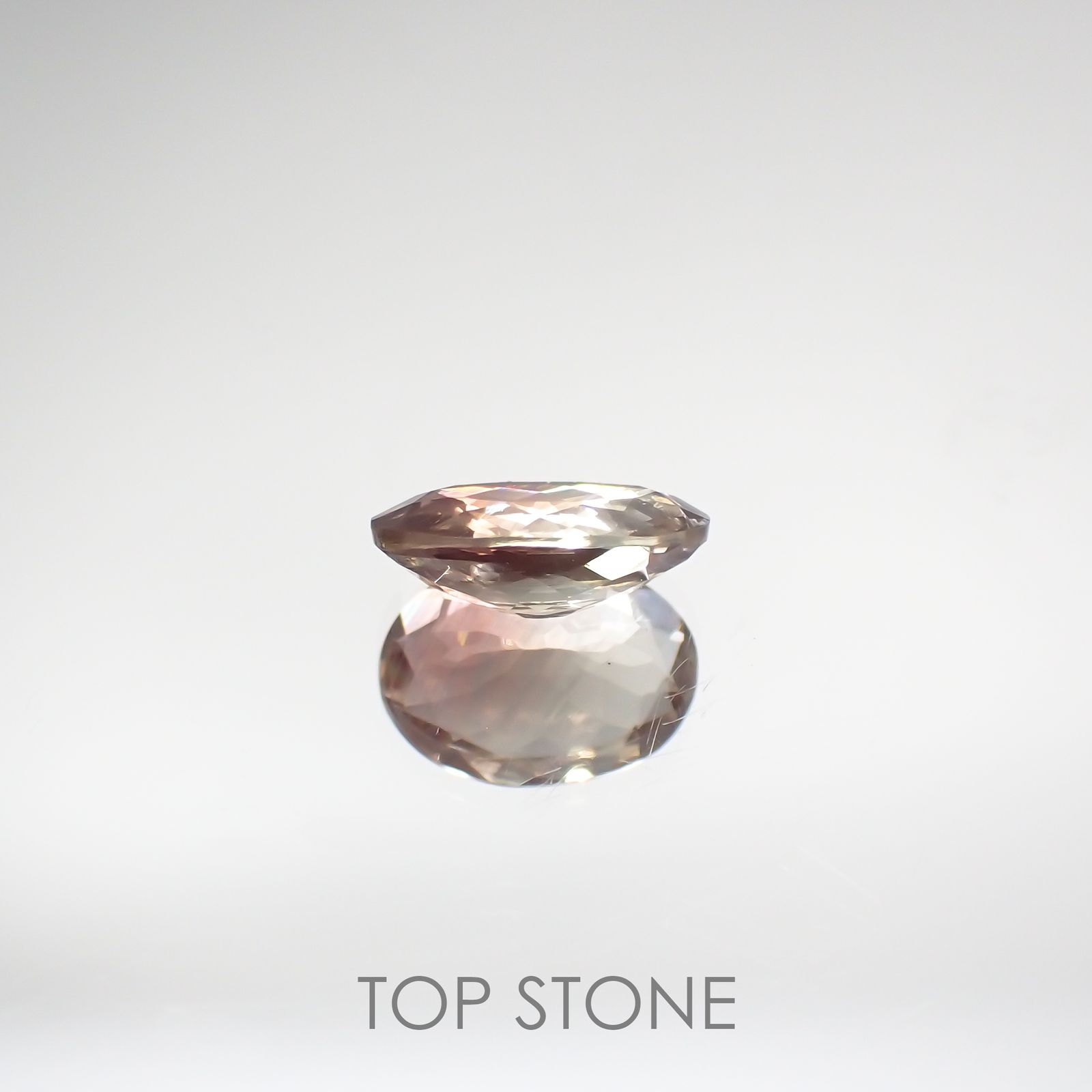 バイカラーオレゴンサンストーン(宝石名バイカラー・ラブラドライト) アメリカ・オレゴン州産 0.85ct 識別済[210711948]8×5.8mm前後