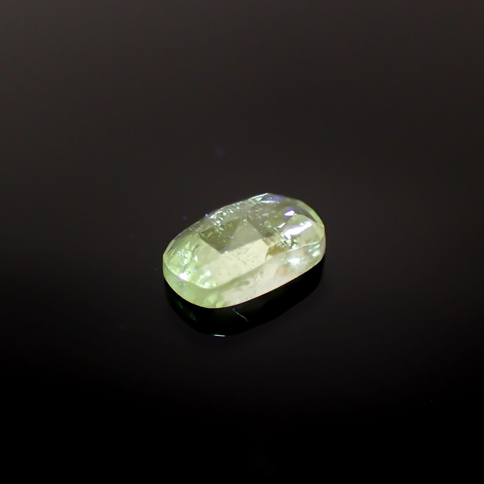 ◇ローズカット◇バナジウムコーネルピン(宝石名コーネルピン)タンザニア・タンガ州産 0.84ct 識別済[220115556]6.9x4.3mm前後