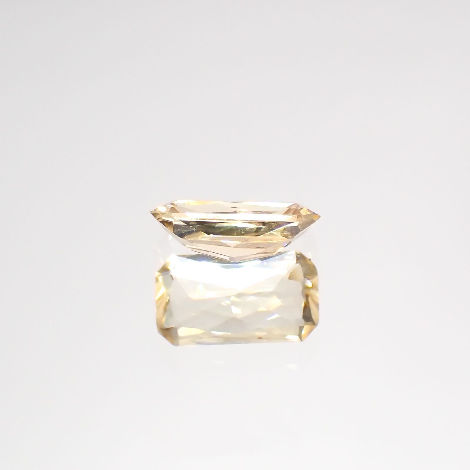 インペリアルトパーズ(宝石名トパーズ)ブラジル産 0.64ct 識別済[220114964]7.6x4.2mm前後