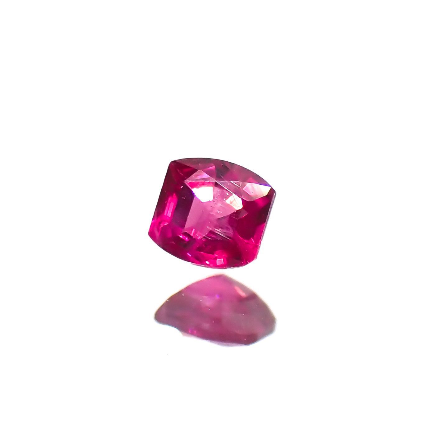 ルビー モザンビーク/ビルマ産 0.17ct [220616197]3x2.8mm前後