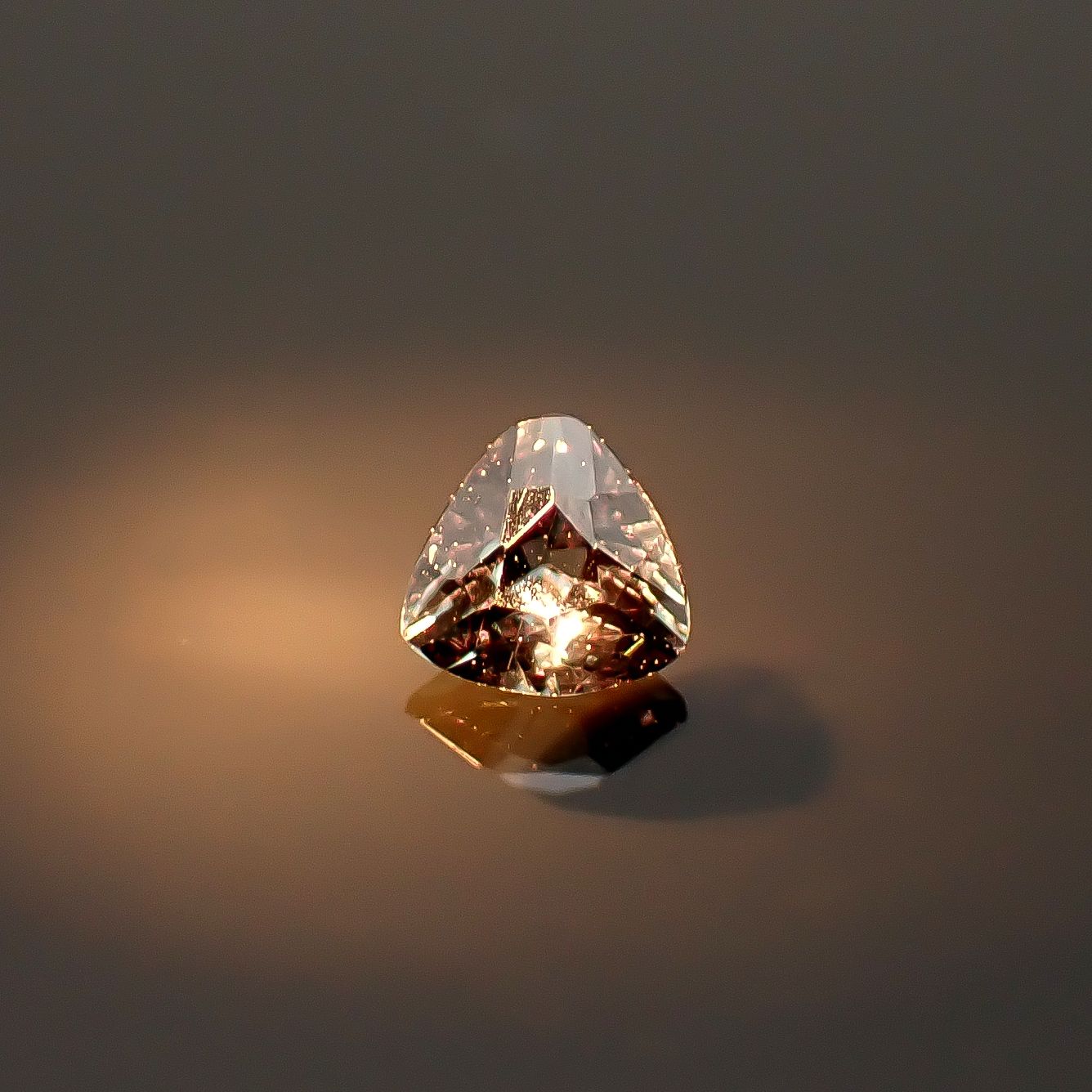 ベキリーブルーガーネット（カラーチェンジガーネット アレキタイプ） マダガスカル・ベキリー産 0.10ct / 2.8x2.9mm前後 [260732458]