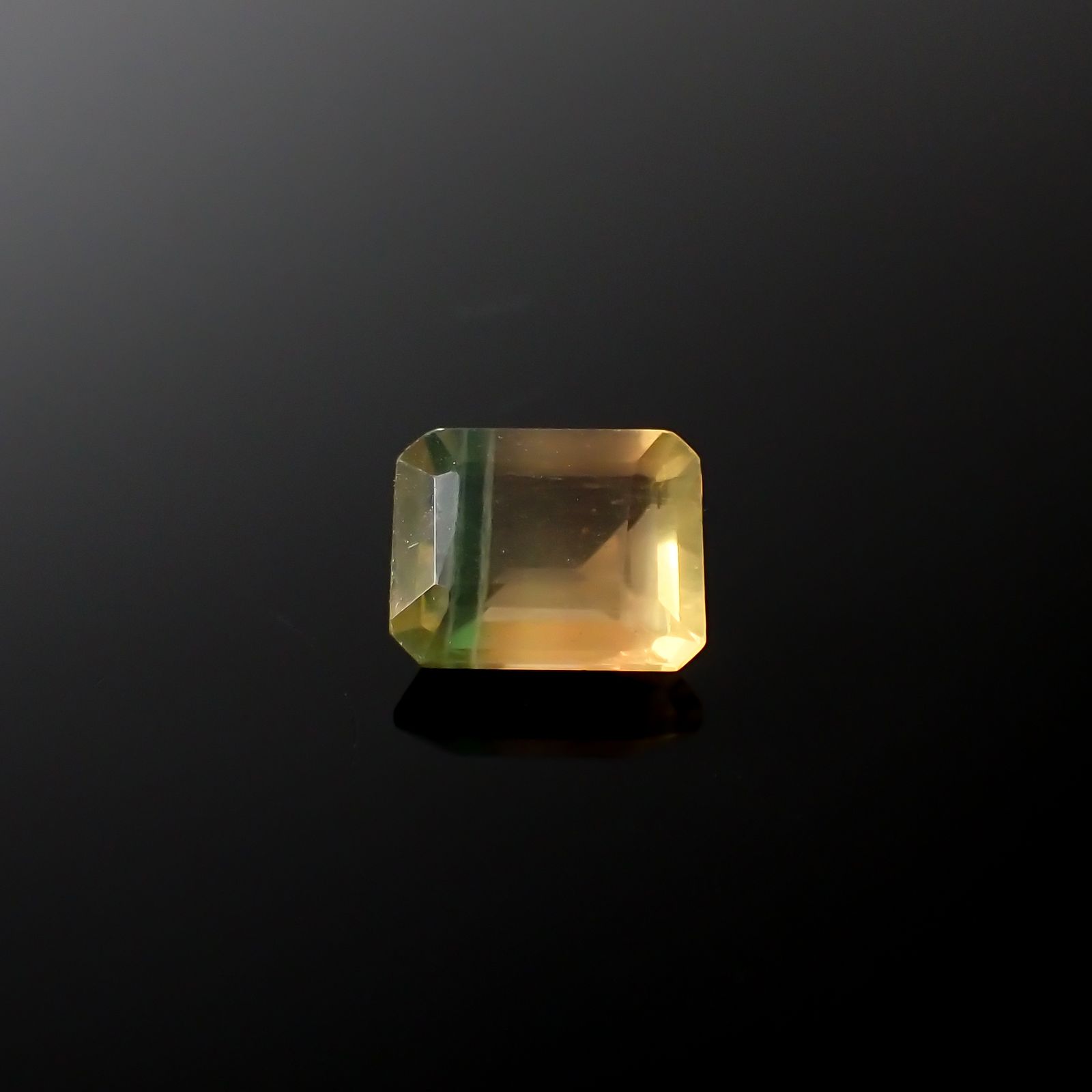 パーティカラーフローライト フルオレッセンス ブラジル産 3.44ct[240326908]9.7x7.8mm前後