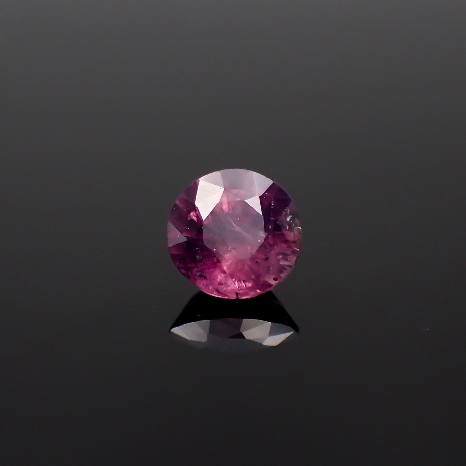 パープルサファイア(宝石名パープル・サファイア)パキスタン・カシミール地方産 1.166ct ソ付[231124085]6.3x6.3mm前後 |  TOP STONE(トップストーン)