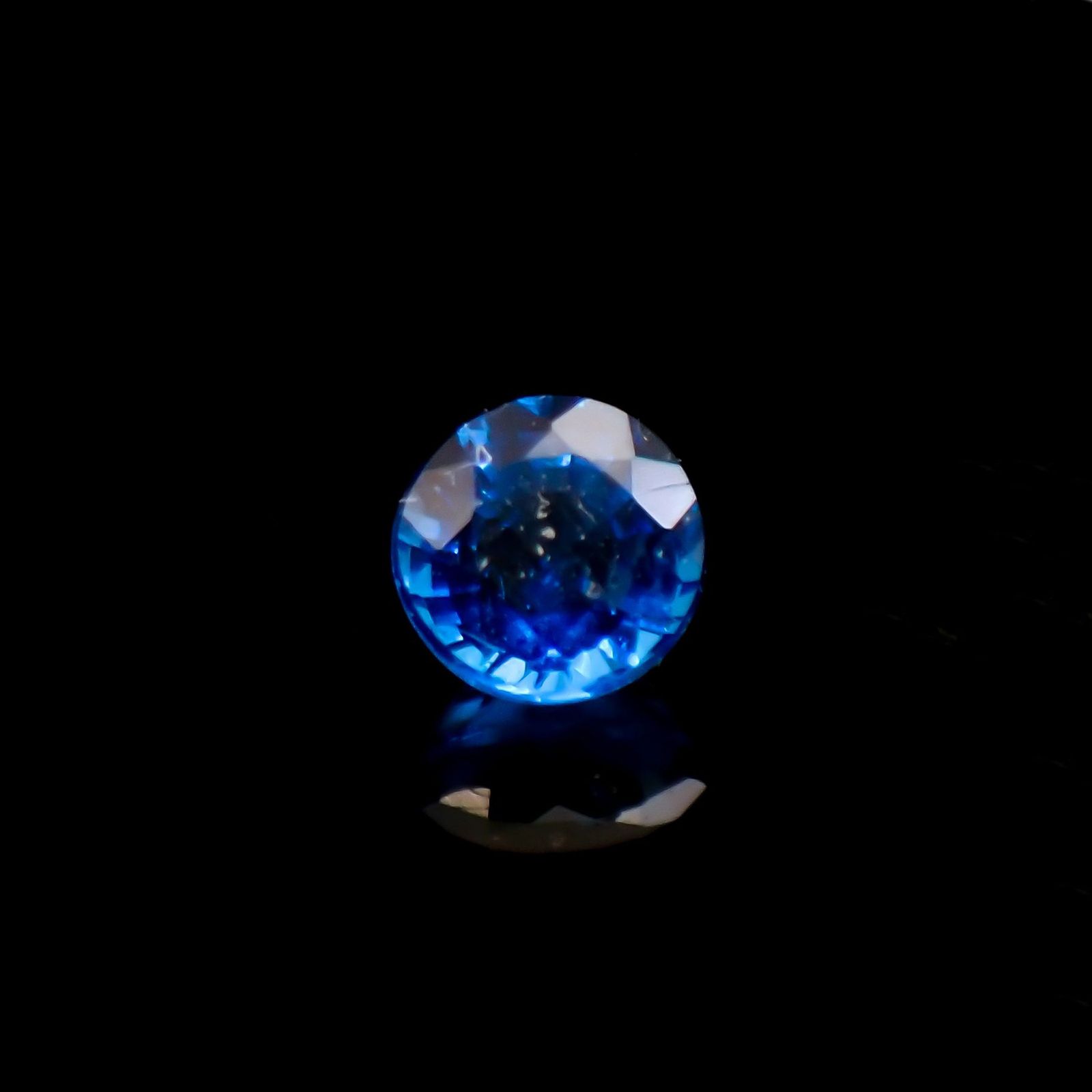 アウイナイト フルオレッセンス ドイツ産 0.072ct / 2.6x2.6mm前後 [260523429]