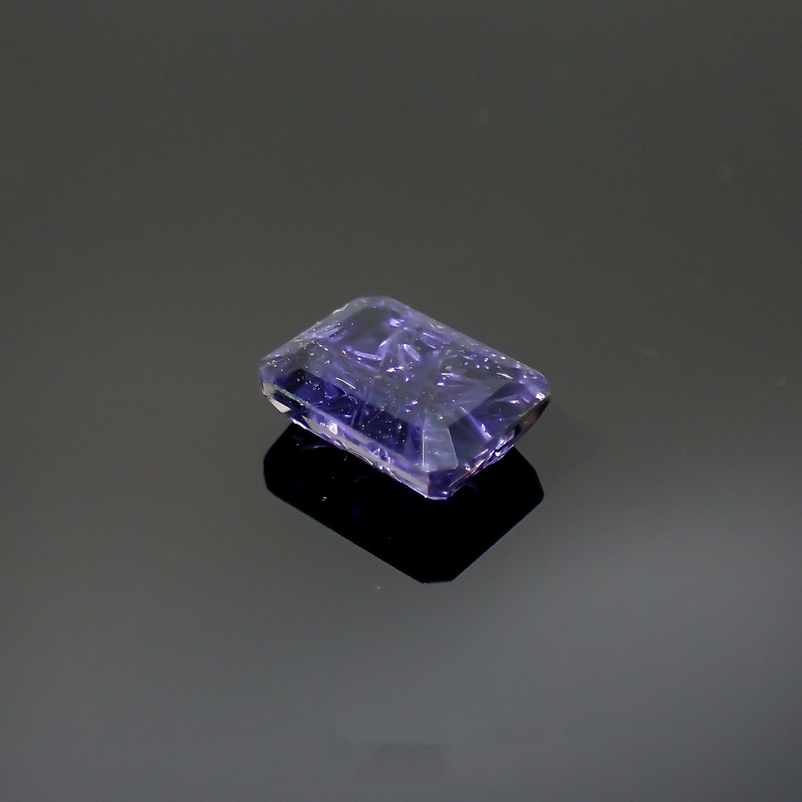 ◇甲州貴石切子Plus Three◇アイオライトサンストーン カード付き インド/ブラジル産 1.38ct / 8.1x6.2mm前後 [251114606]