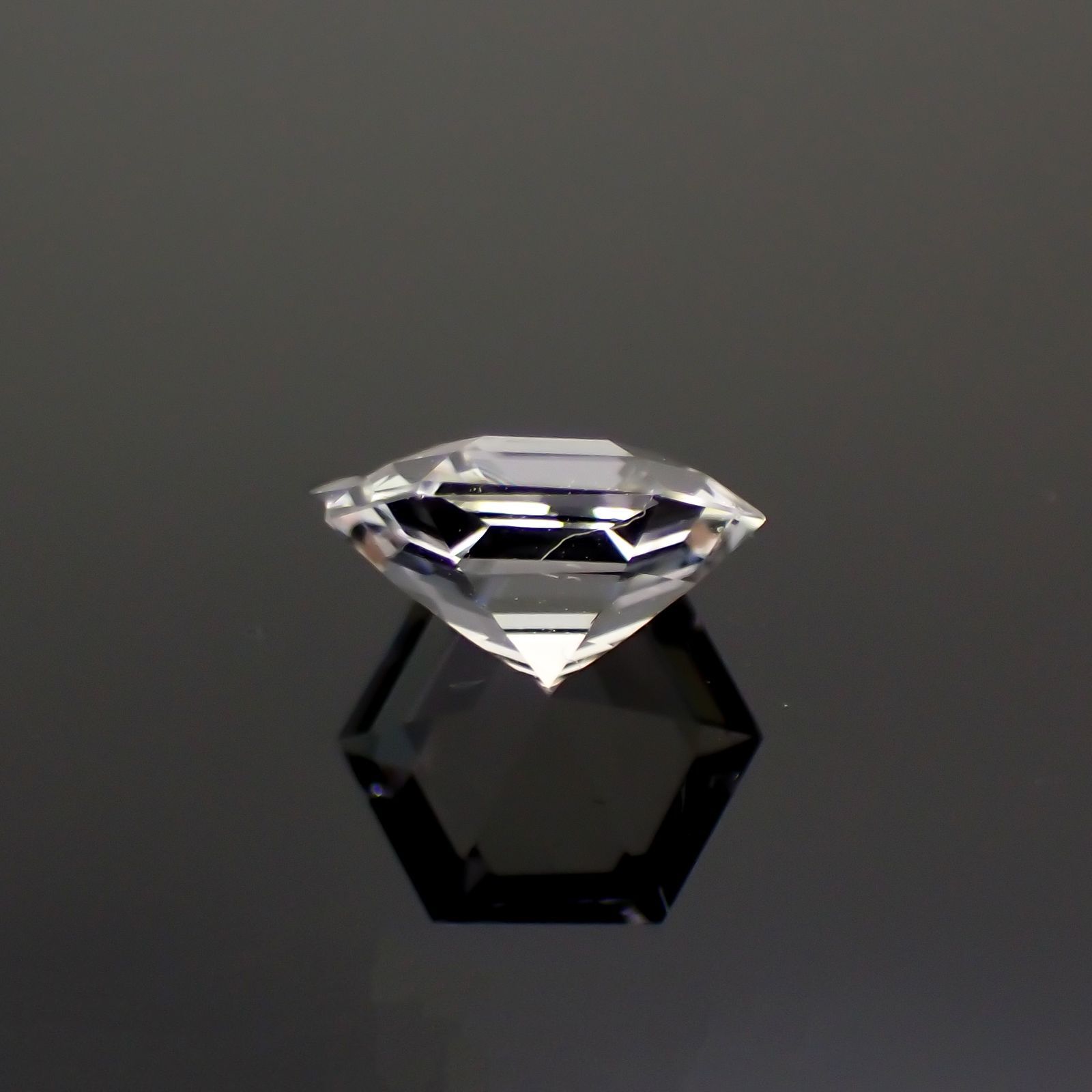 ◇ヘキサゴンカット◇レムリアンシードクリスタル(保証シール付き) ブラジル産 0.69ct[221018281]5.9x5.8mm前後