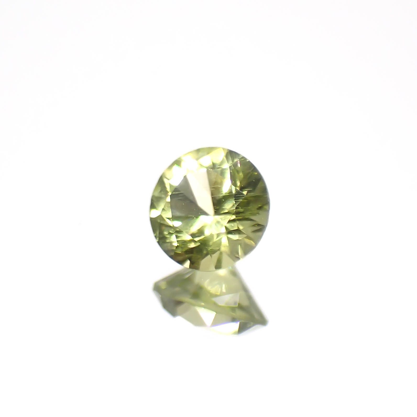 パラサイティックペリドット 採取地：インドネシア・ジェパラ 0.17ct [250730749]3.5x3.5mm前後
