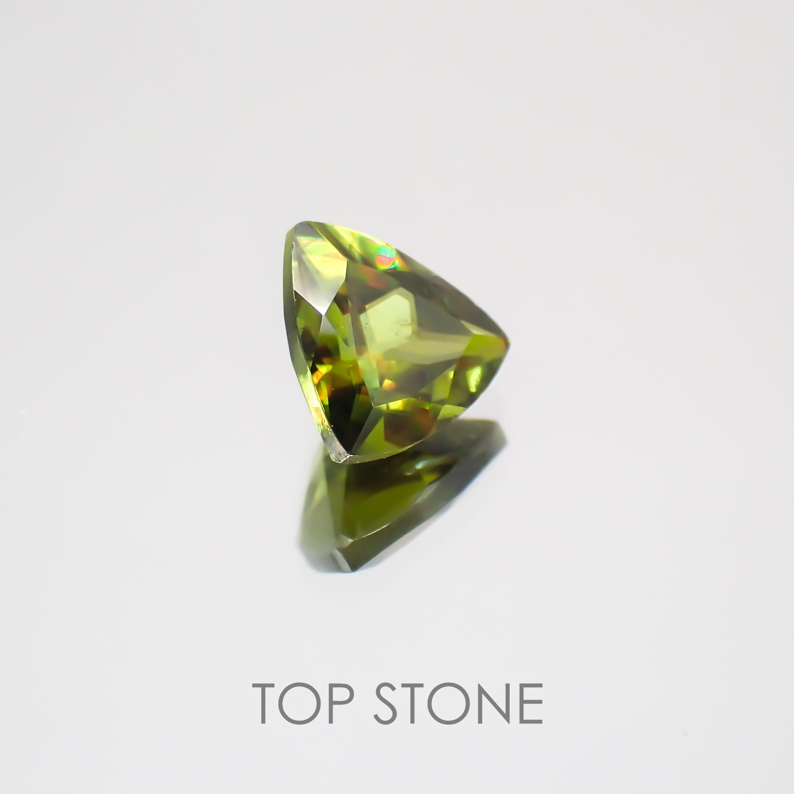 スフェーン パキスタン産 ルース 0.78ct[20032037]5.9×6.3mm前後