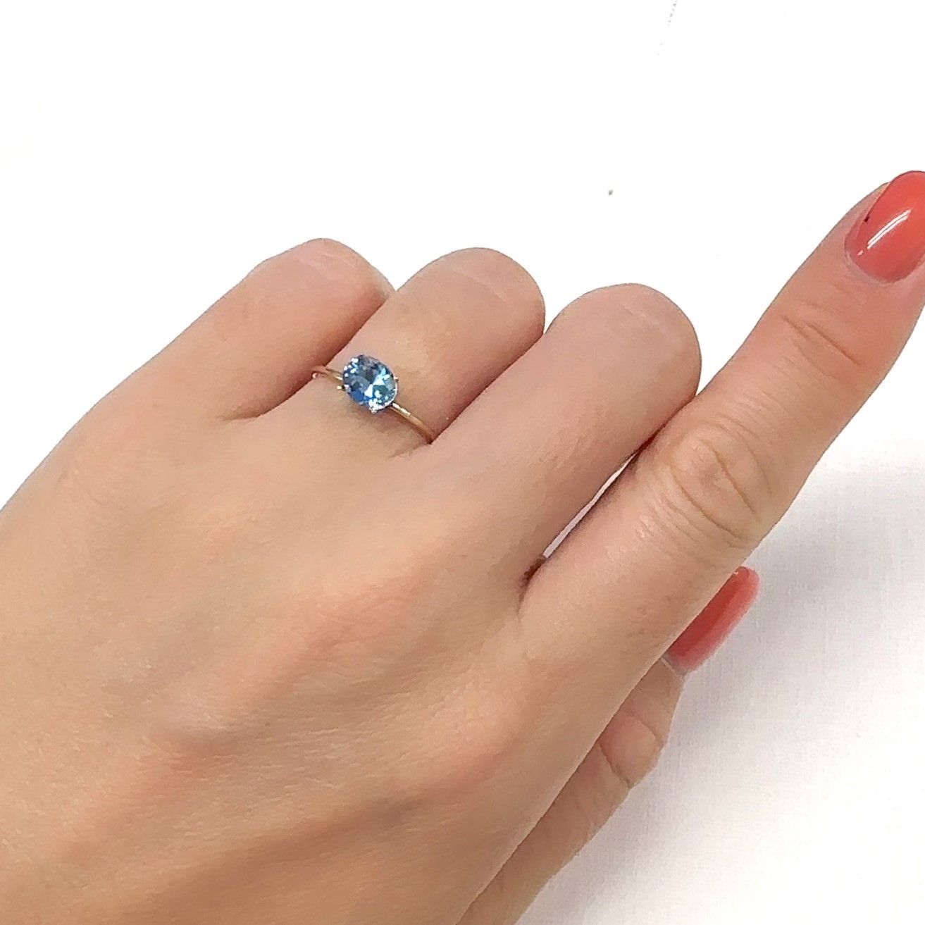 タトゥーアクアマリン ブラジル・ミナスジェライス州タトゥー鉱山産 0.70ct[240929121]6.6x5.3mm前後