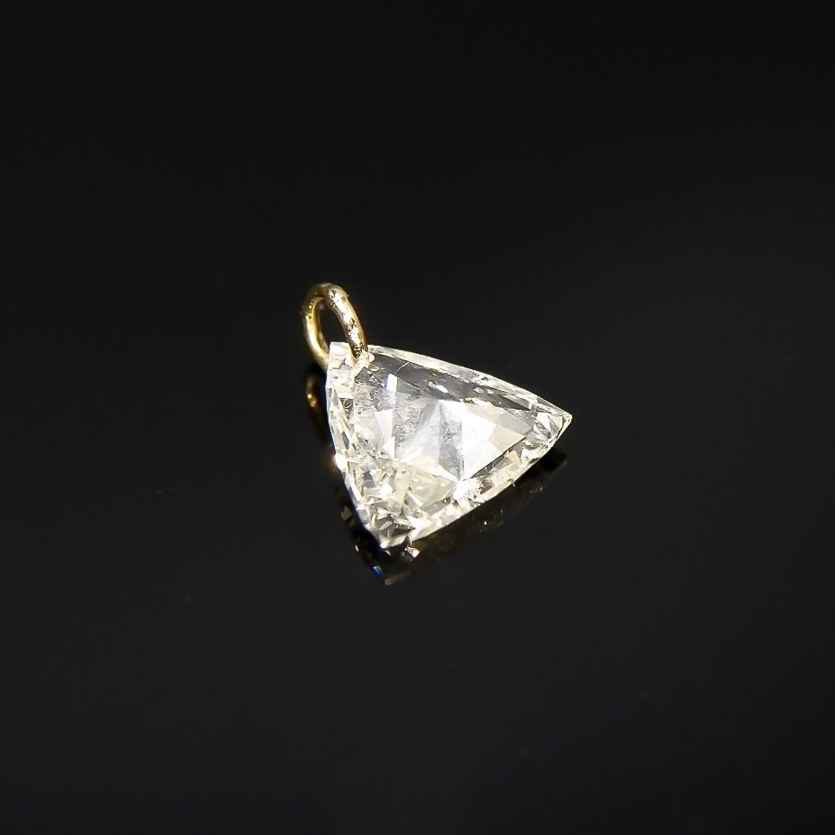 ◇La terre(ラ・テール)◇K18ダイヤモンドチャーム TTLC/SI (宝石名ダイアモンド) 0.138ct 識別済[220115342]3.7x3.9mm前後