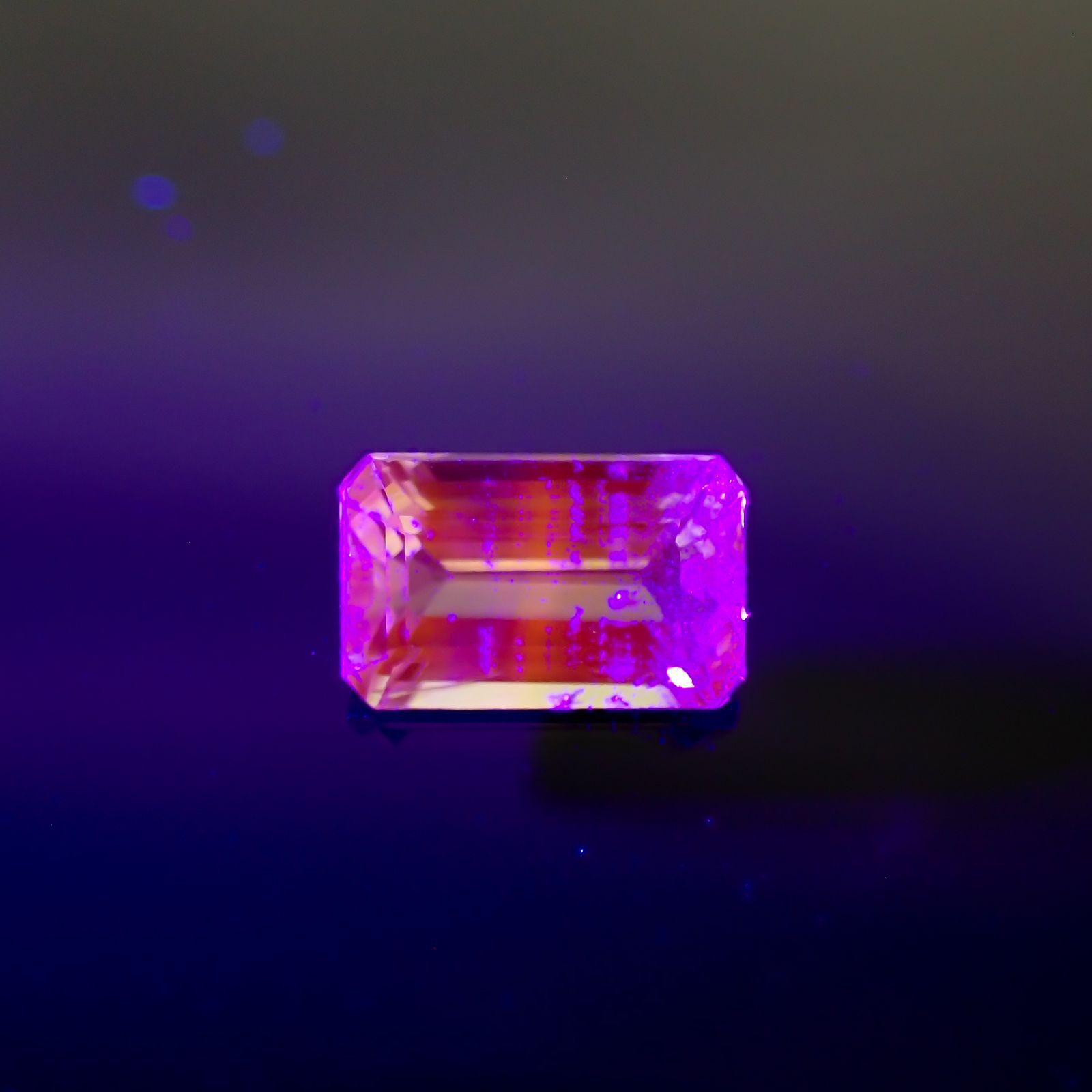 バイカラーツァボライト(宝石名グリーン グロッシュラー・ガーネット)タンザニア産 1.27ct 識別済[231124264]7.6x4.8mm前後