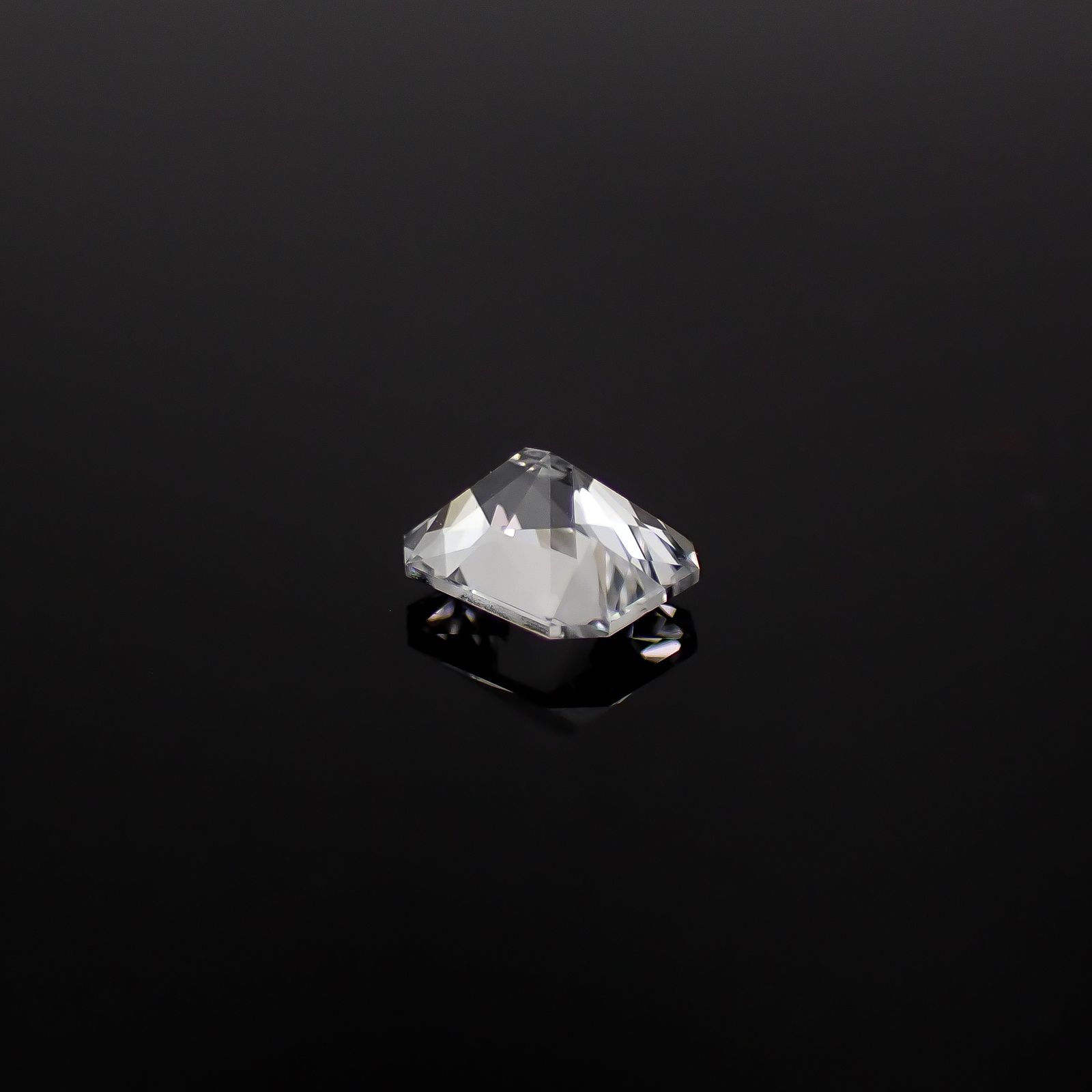 フェナカイト ロシア産 0.62ct / 5.8x4.7mm前後 [260231713]