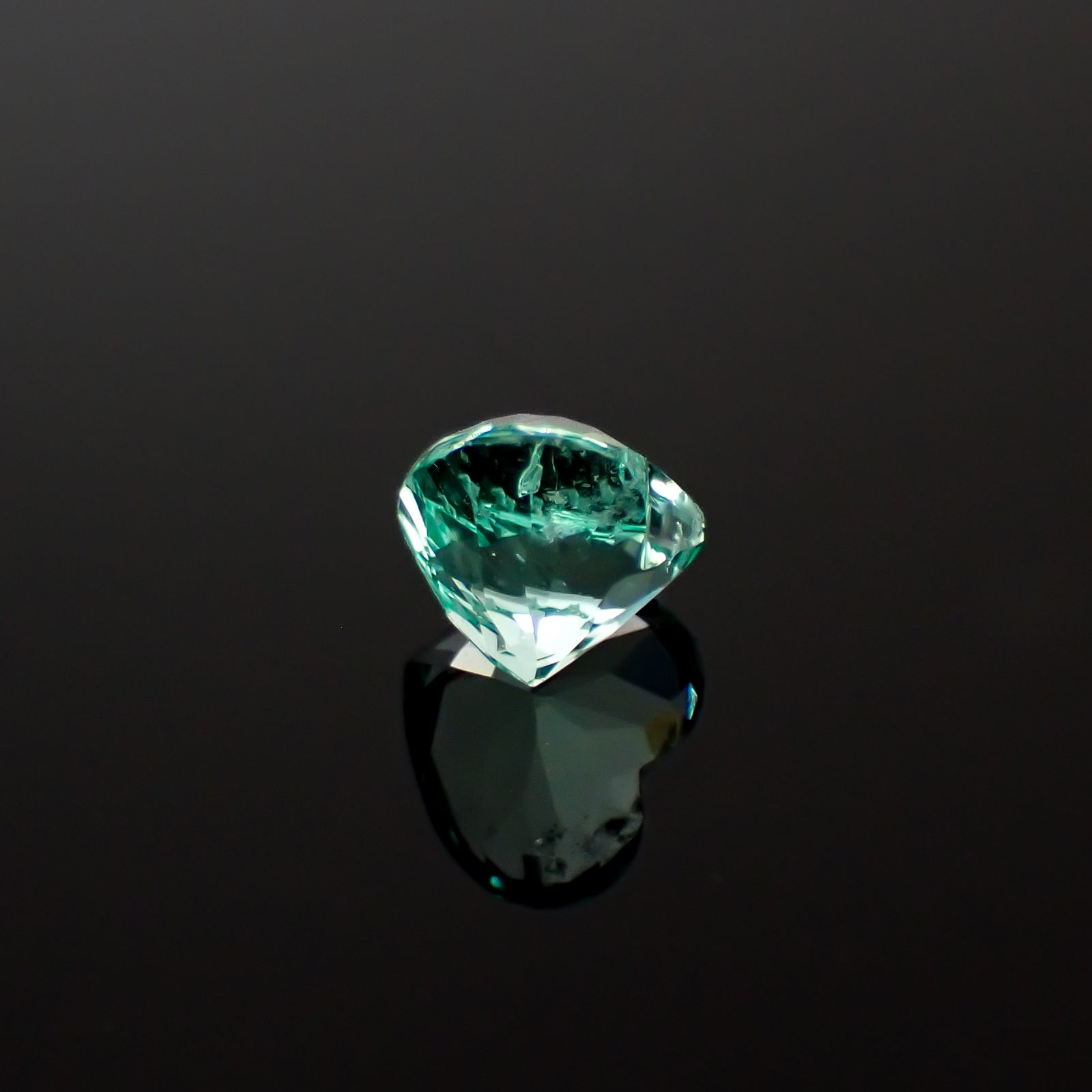 ノンオイルエメラルド(宝石名エメラルド)コロンビア産 1.385ct 日独鑑付[240929127]6.78x7.8mm前後