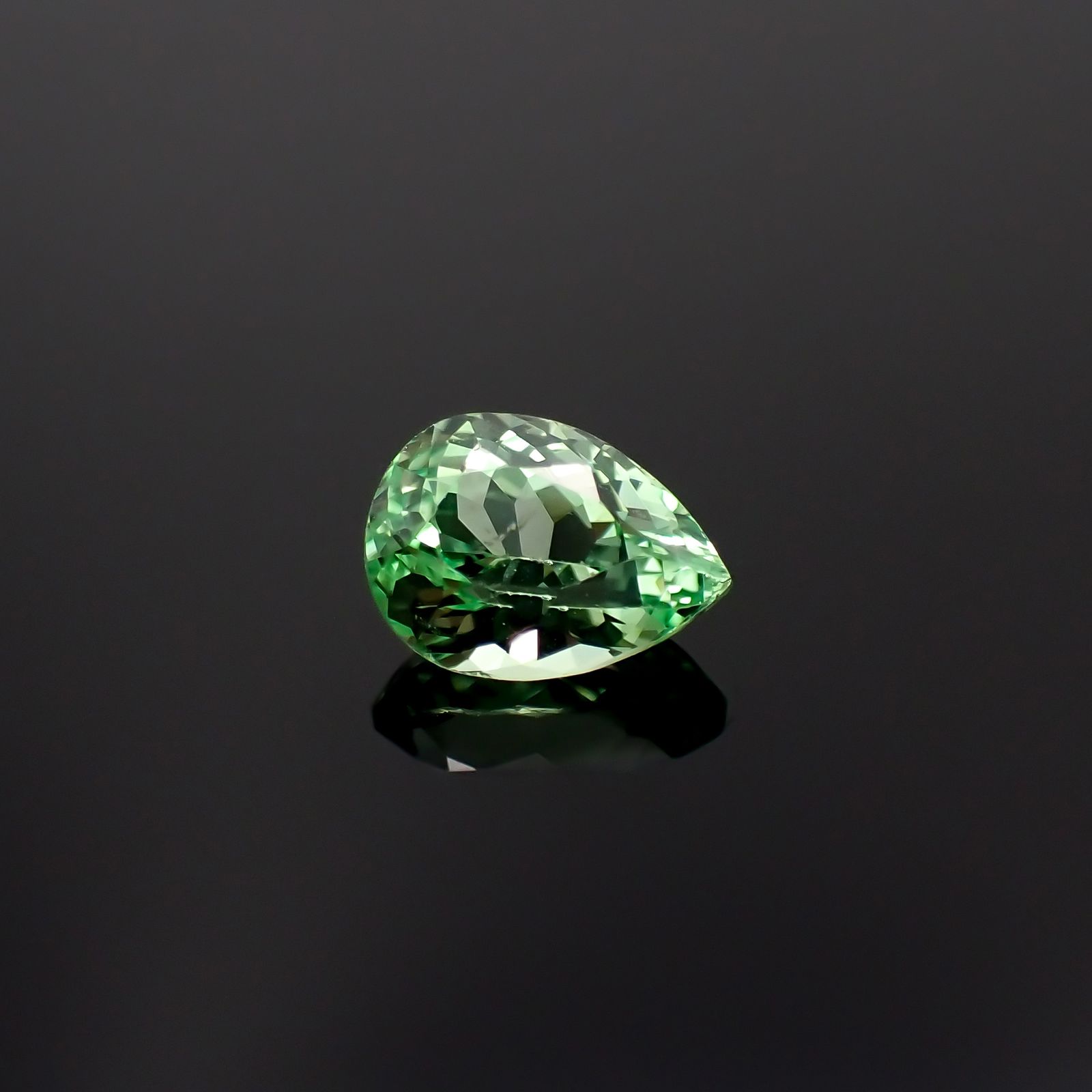 ミントガーネット タンザニア産 0.62ct[231023743]6.1x4.5mm前後