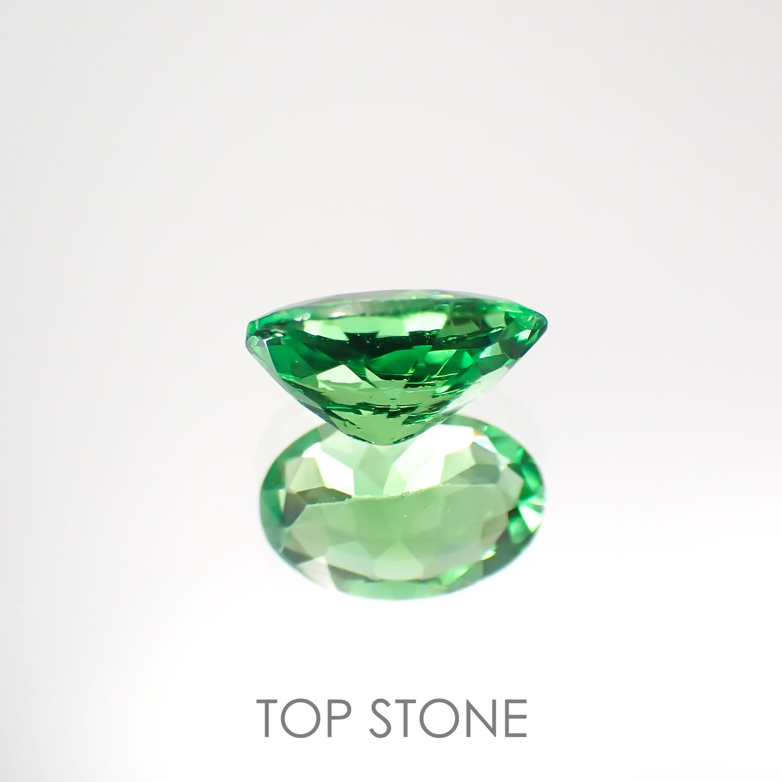 ツァボライト(宝石名ガーネット)タンザニア産 0.48ct 識別済[221018722]6x4mm前後