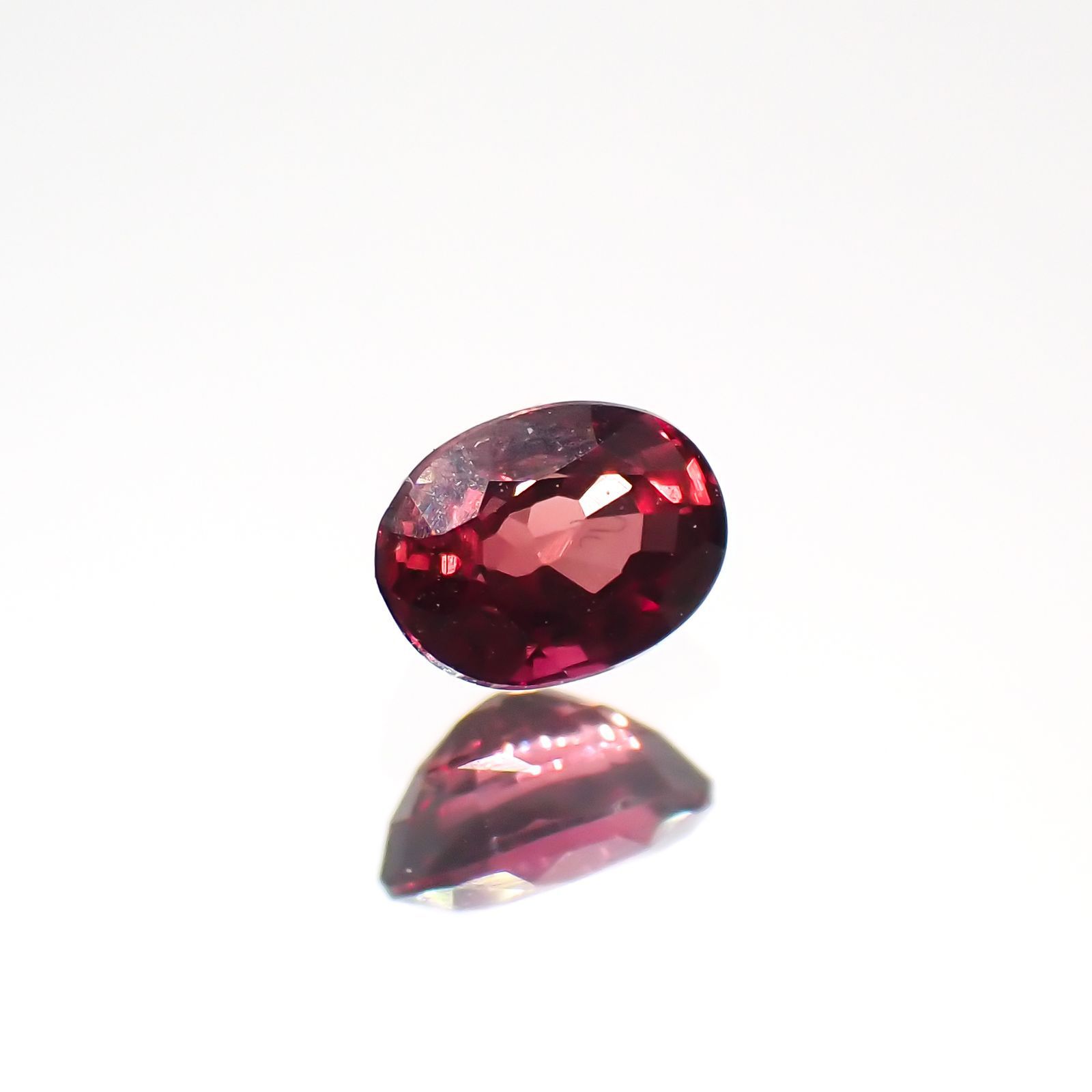 ルビー(宝石名ルビー)タンザニア産 0.24ct 識別済[220115039]3.9x2.9mm前後