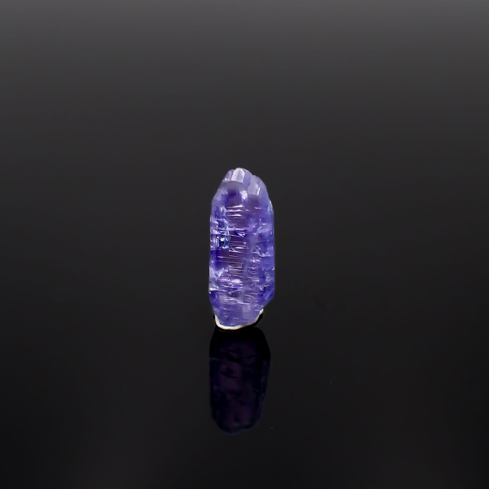 タンザナイト 原石(宝石名タンザナイト)タンザニア産 4.64ct 識別済[231224913]17.3x6.6mm前後