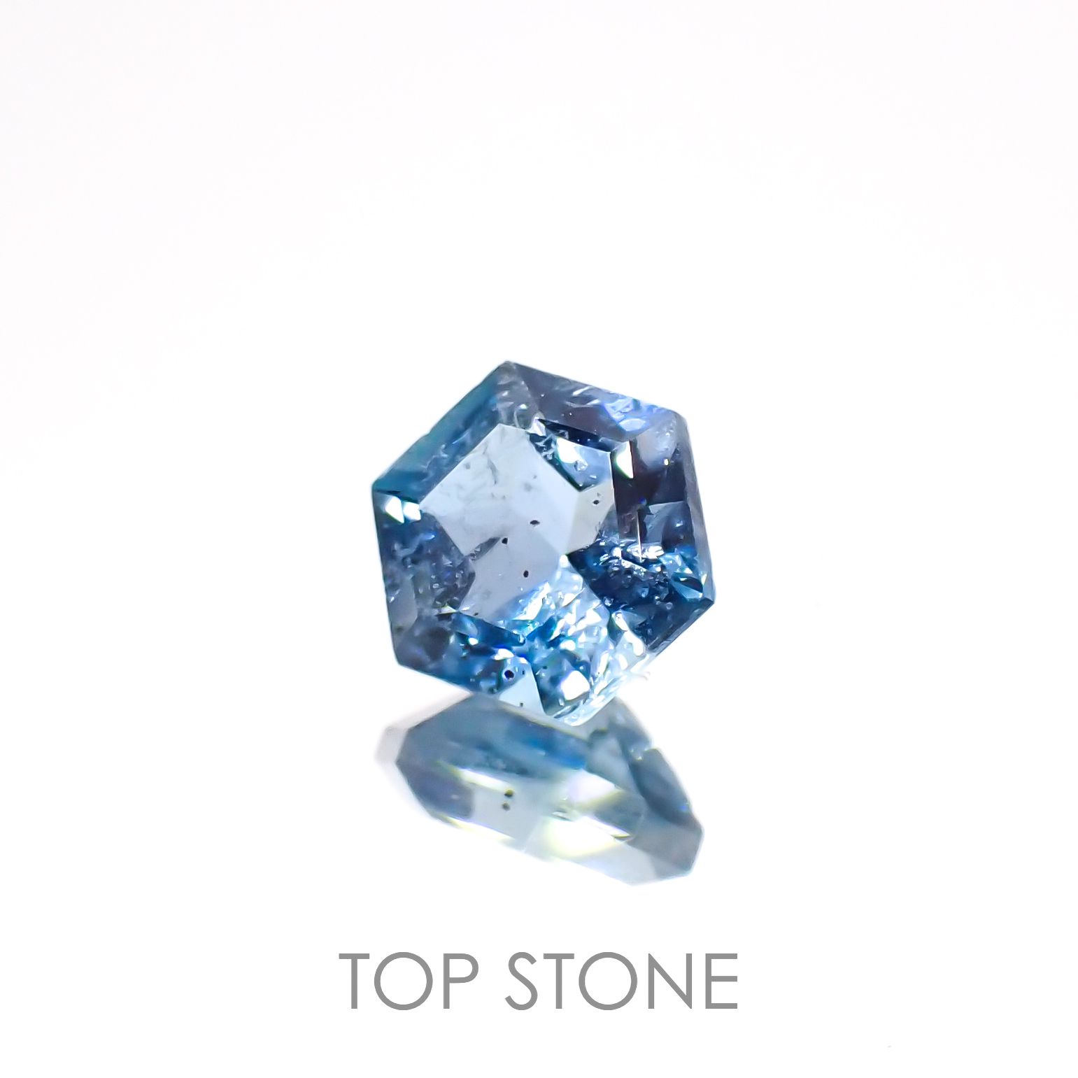 ◇ヘキサゴンカット◇サンタマリアアクアマリン ブラジル産 0.56ct[230119921]5.1x5mm前後