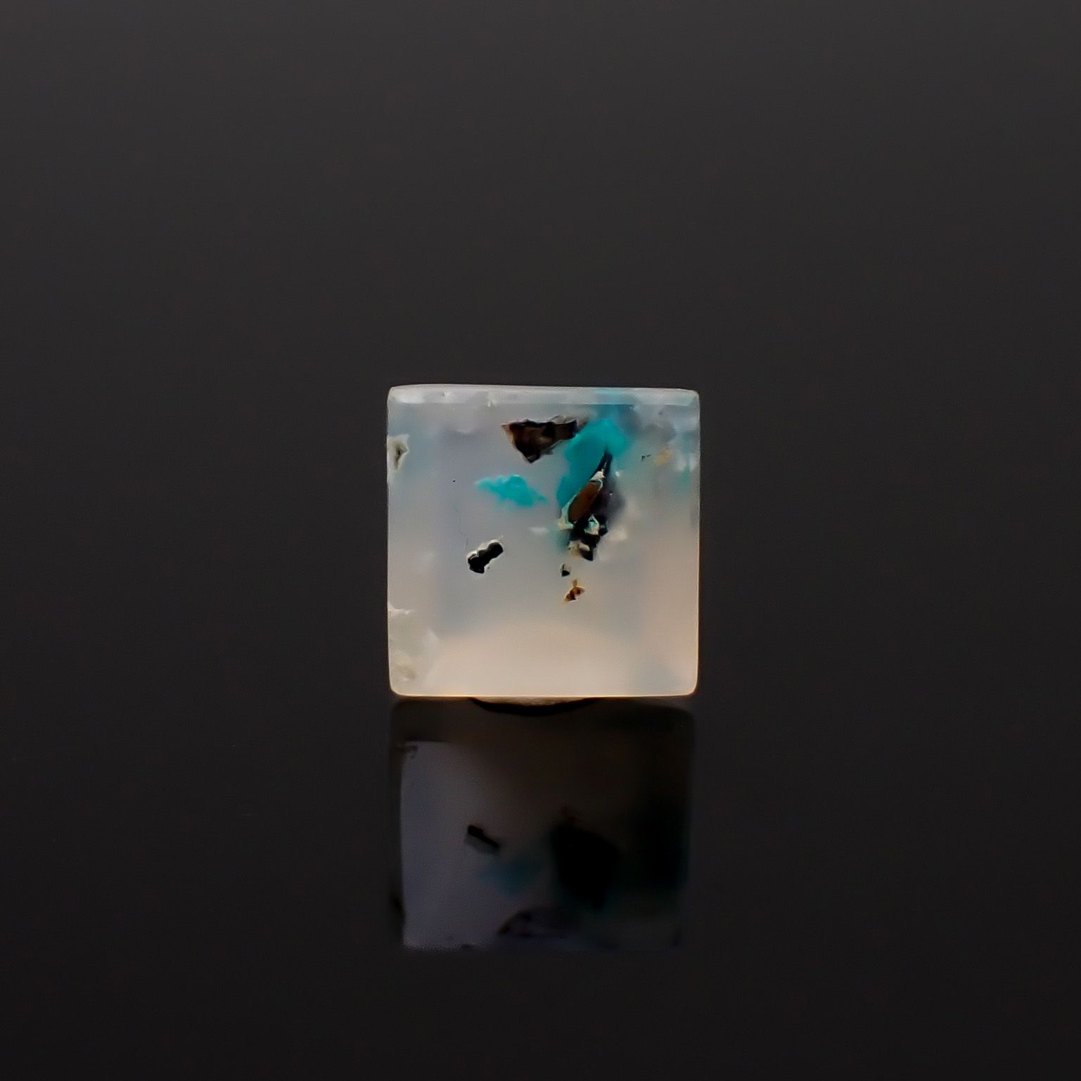 コッパークリソコラインカルセドニー インドネシア産 3.58ct / 9.2x9.2mm前後 [260932794]