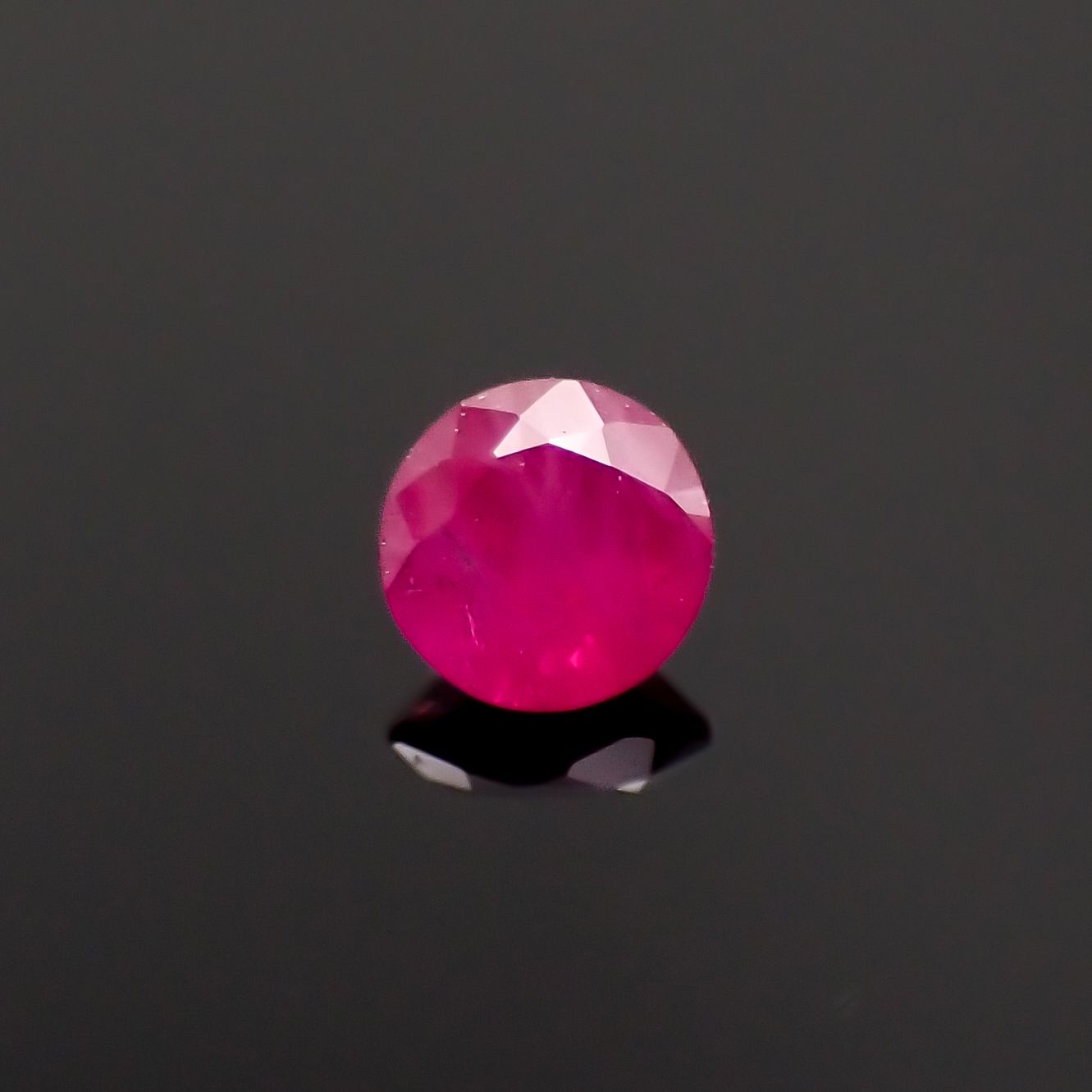 ルビー タイ/ミャンマー産 0.12ct[230321295]2.9x2.9mm前後