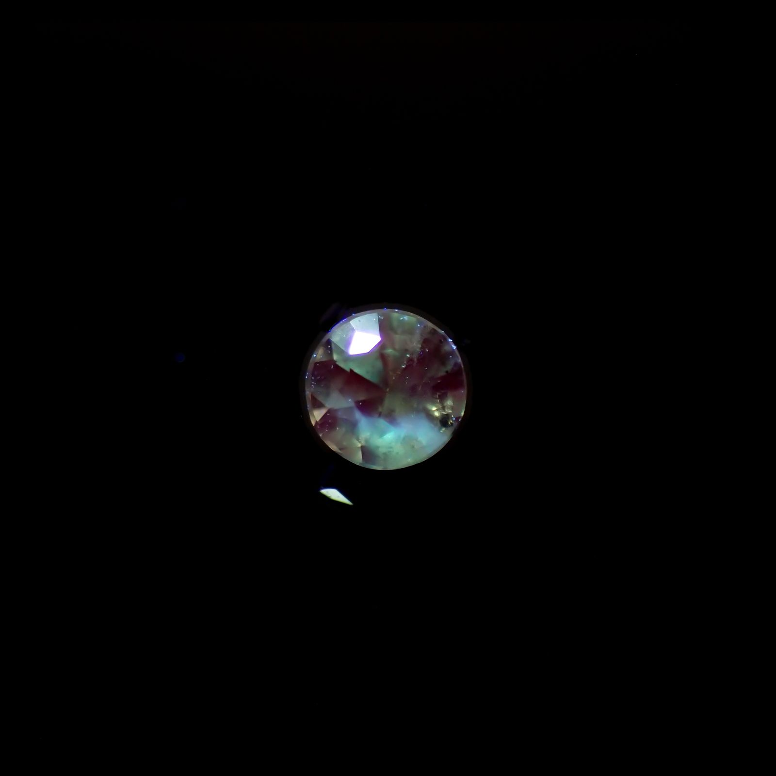 アレキサンドライトキャッツアイ ブラジル産/EmeraldMains社製 0.046ct[240527603]2.2x2.2mm前後