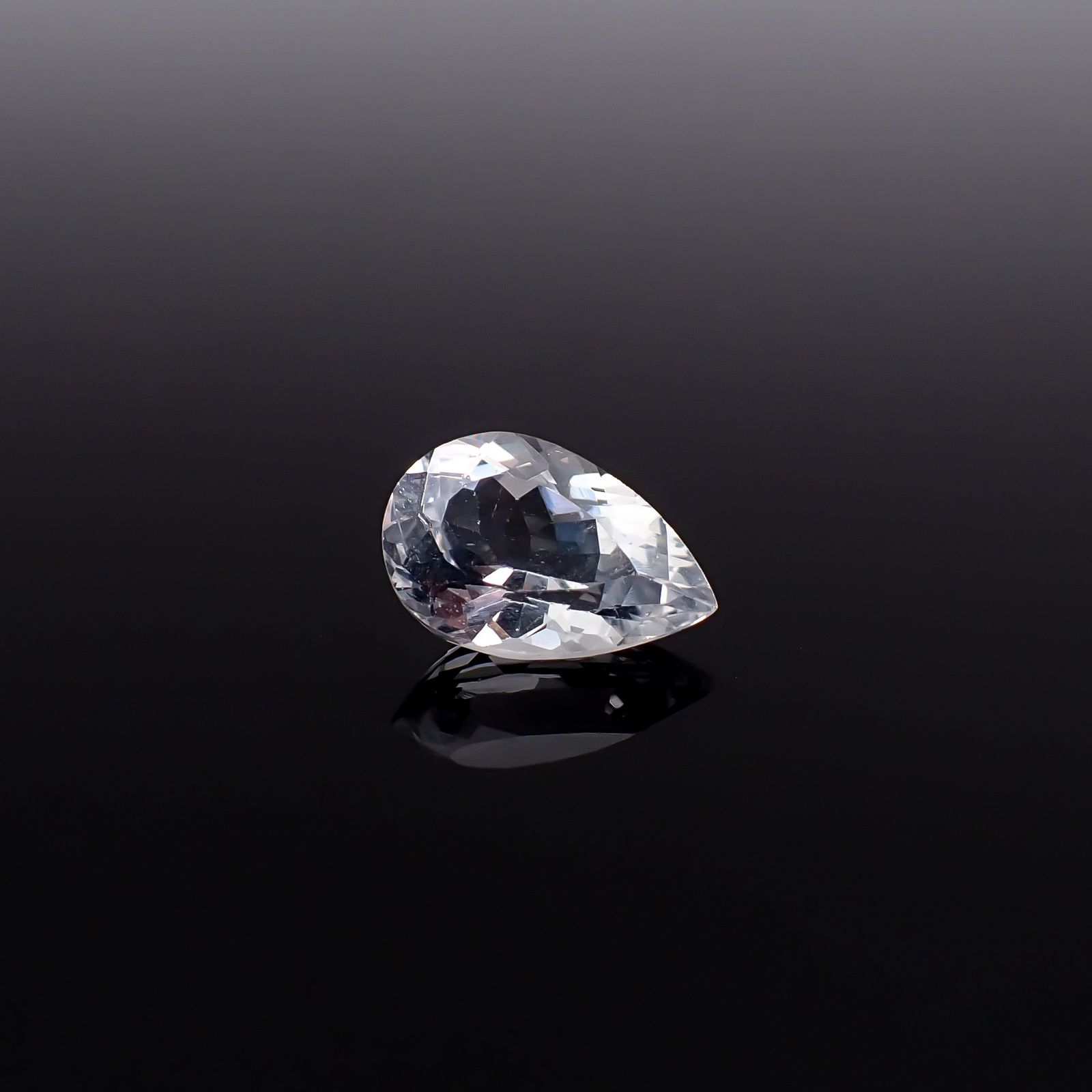 シルバーアパタイト フルオレッセンス アフリカ産 識別済 1.69ct / 9.8x6.6mm前後 [260632514]