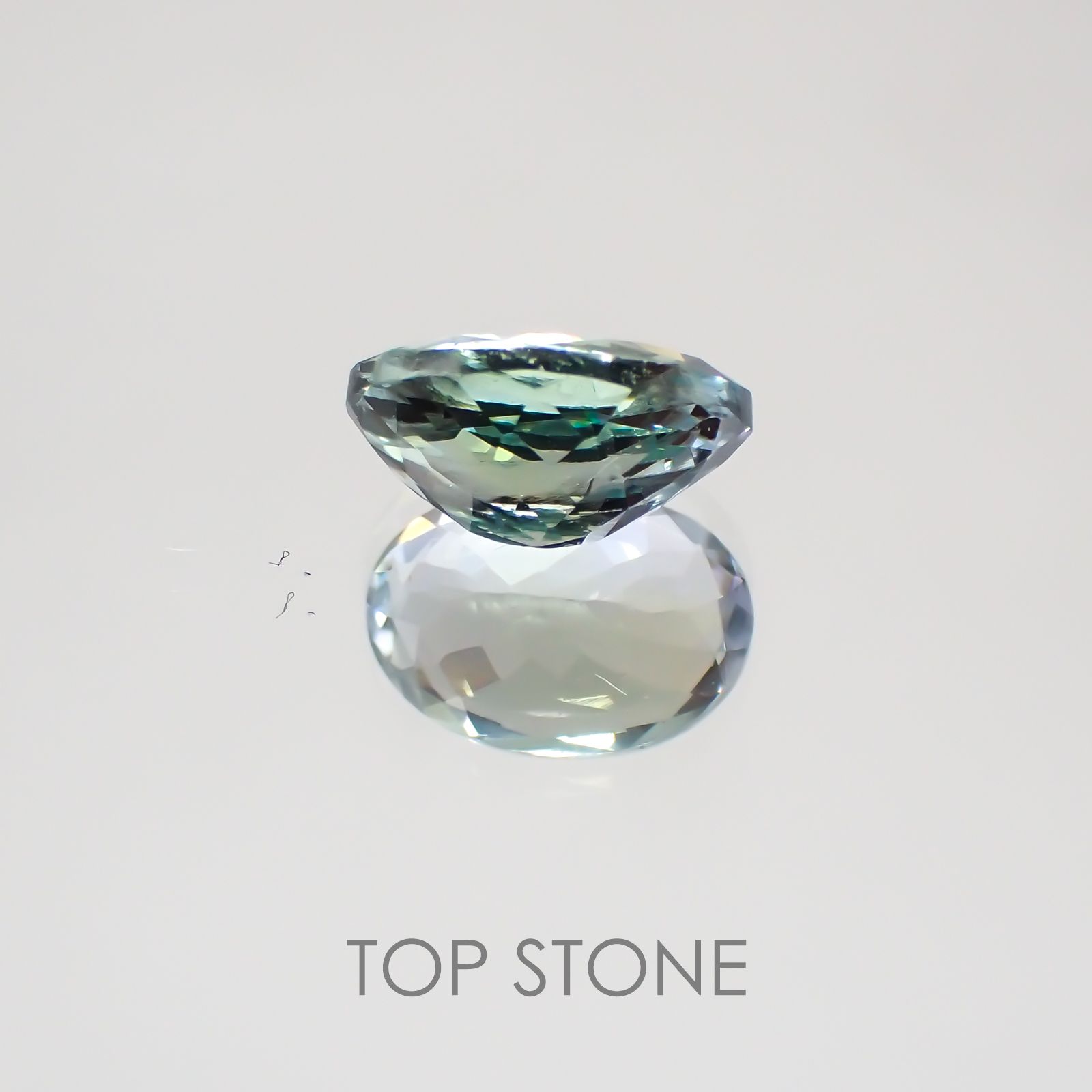 パーティカラータンザナイト(ゾイサイト) タンザニア産 ルース 1.41ct[21029456]8.1×5.6mm前後