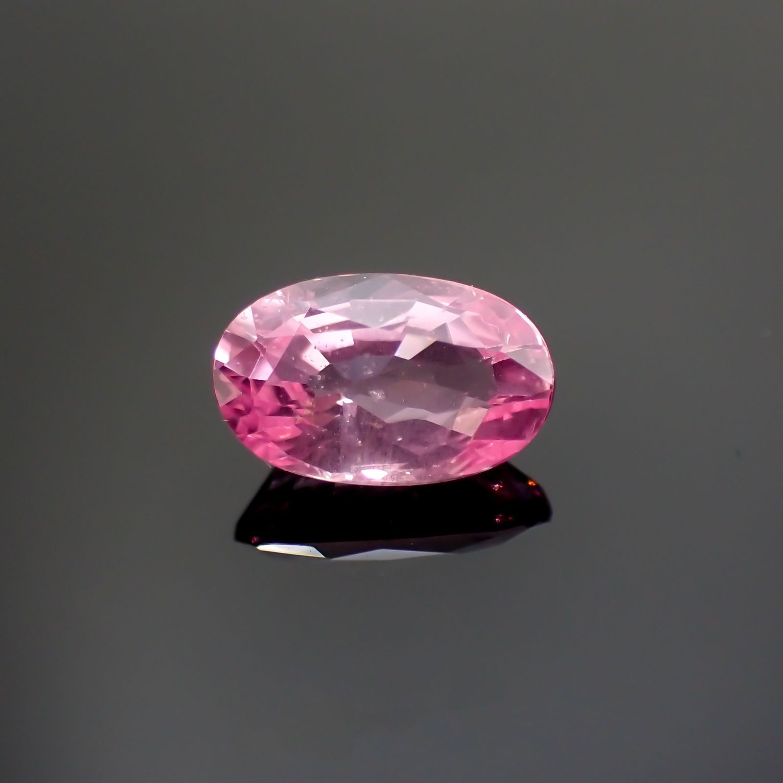 ピンクスピネル(宝石名ピンク・スピネル)タンザニア産 1.246ct ソ付(彩珠)[231124091]8.1x5.2mm前後